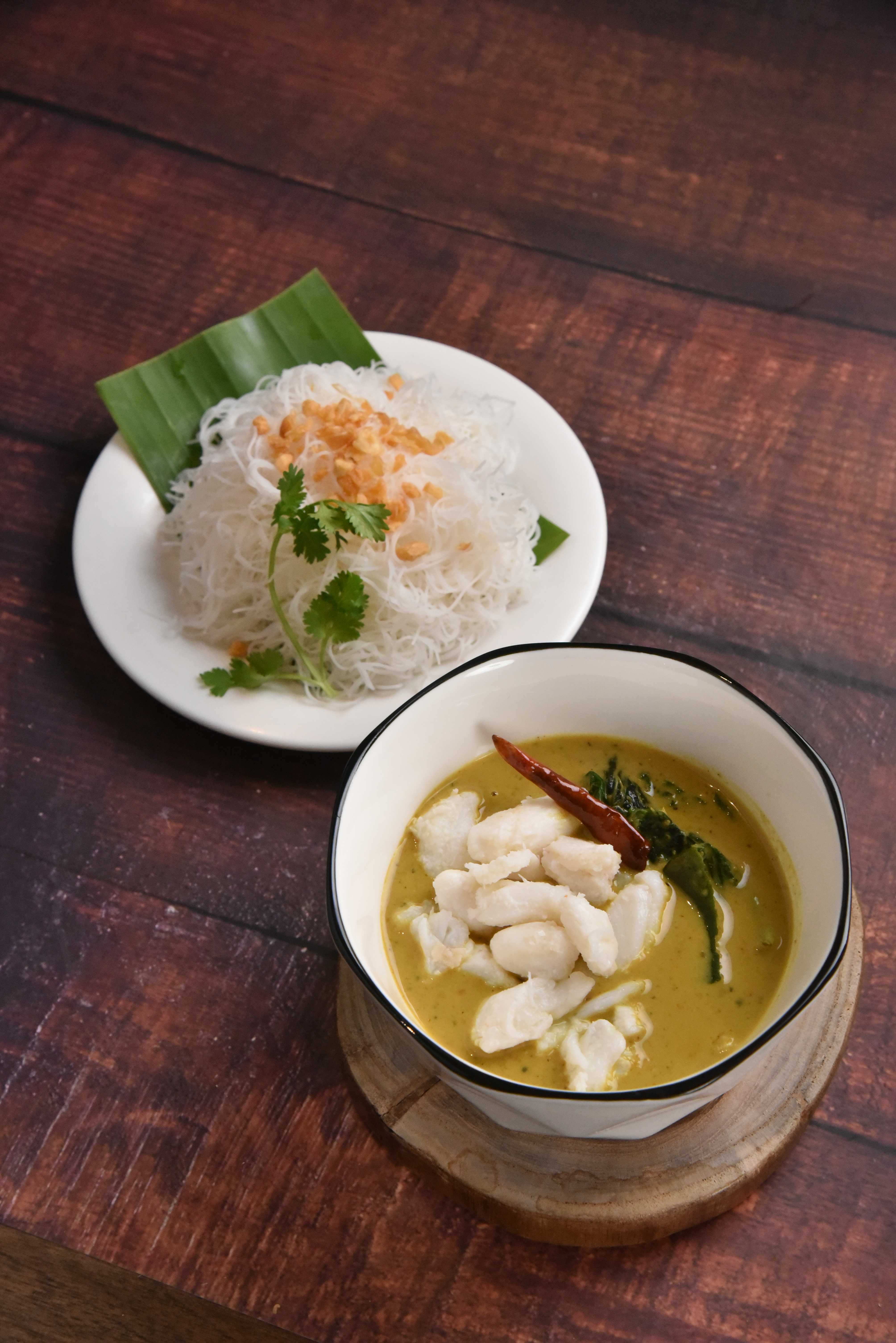 แกงคั่วปูใบชะพลูู + เส้นหมี่