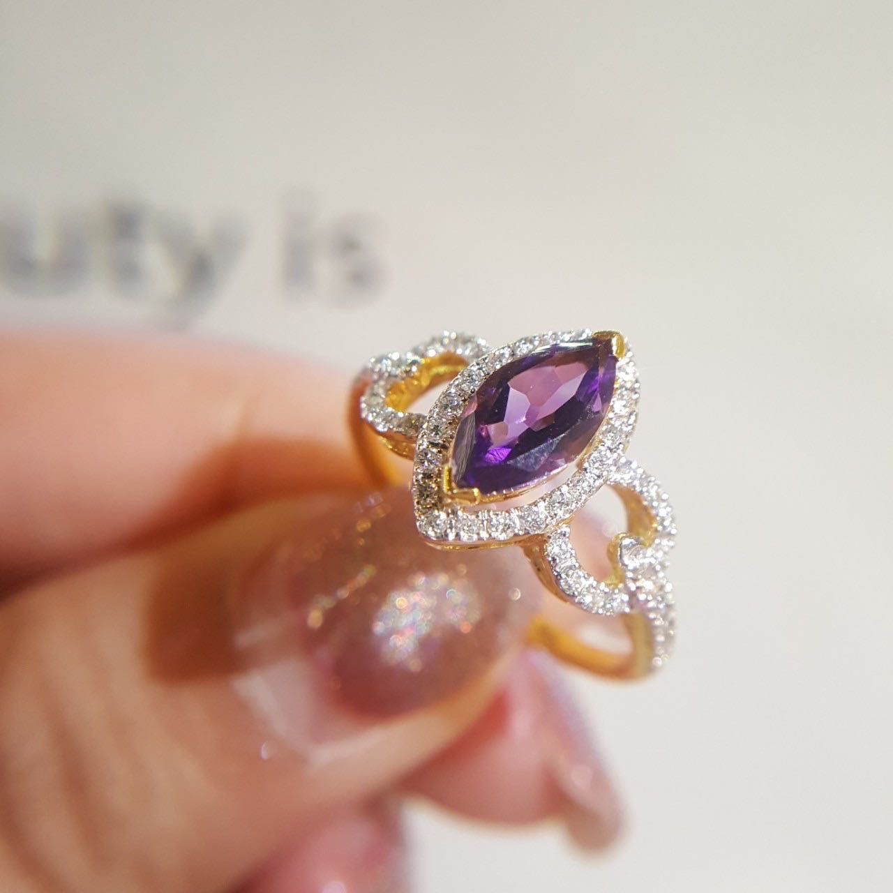 แหวนอเมทิส 0.83 ct ล้อมเพชรแท้