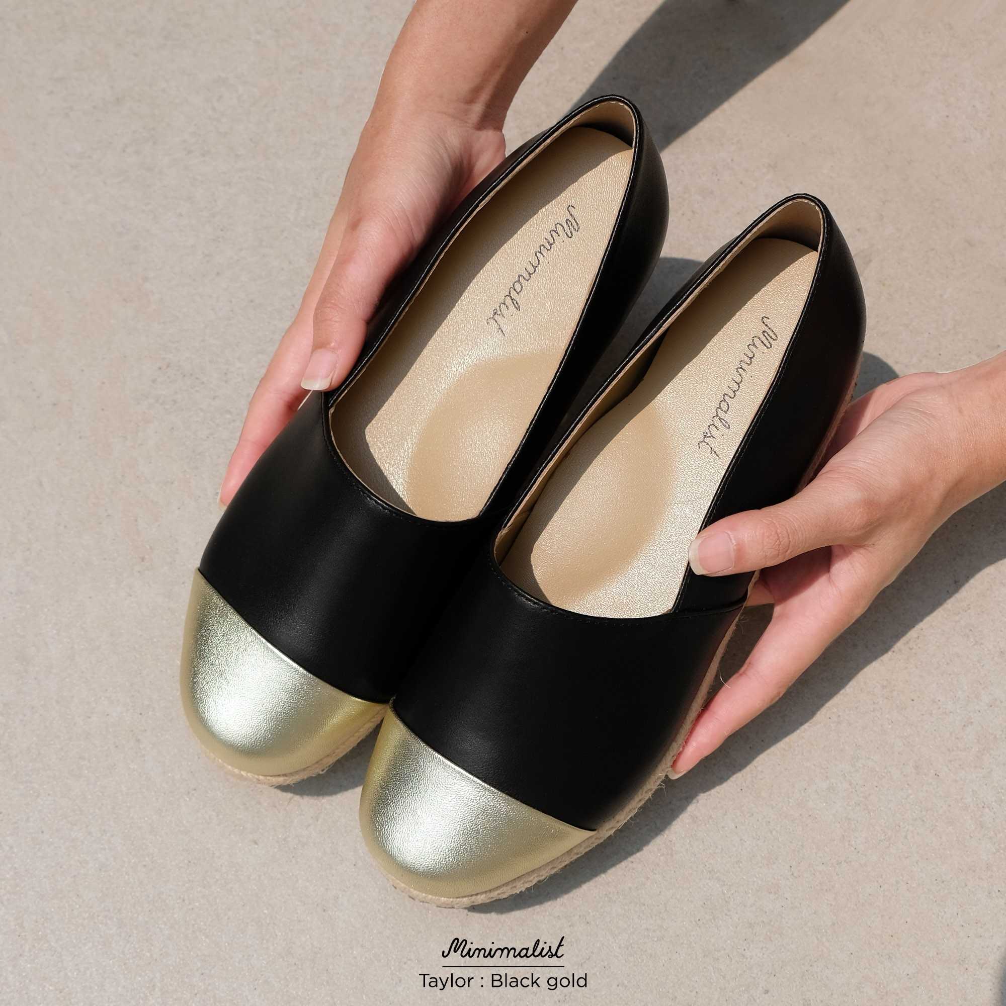 Taylor in black/gold
