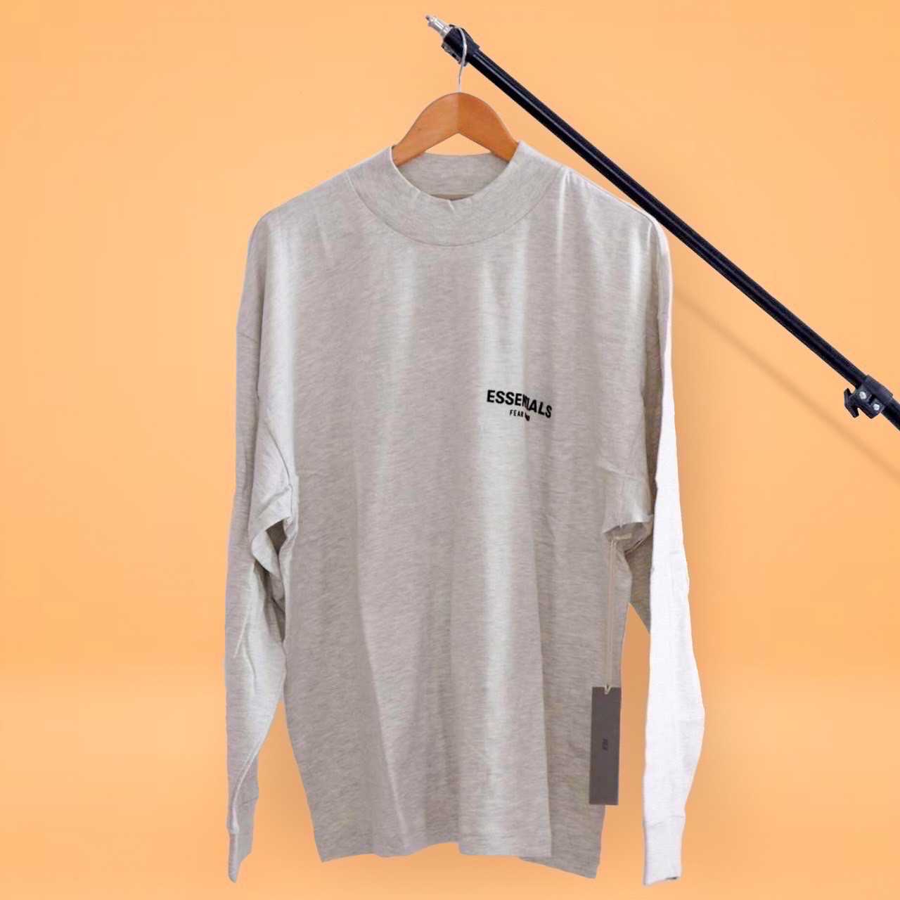 เสื้อยืดแขนยาว ESSENTIALS Sweater Light oatmeal