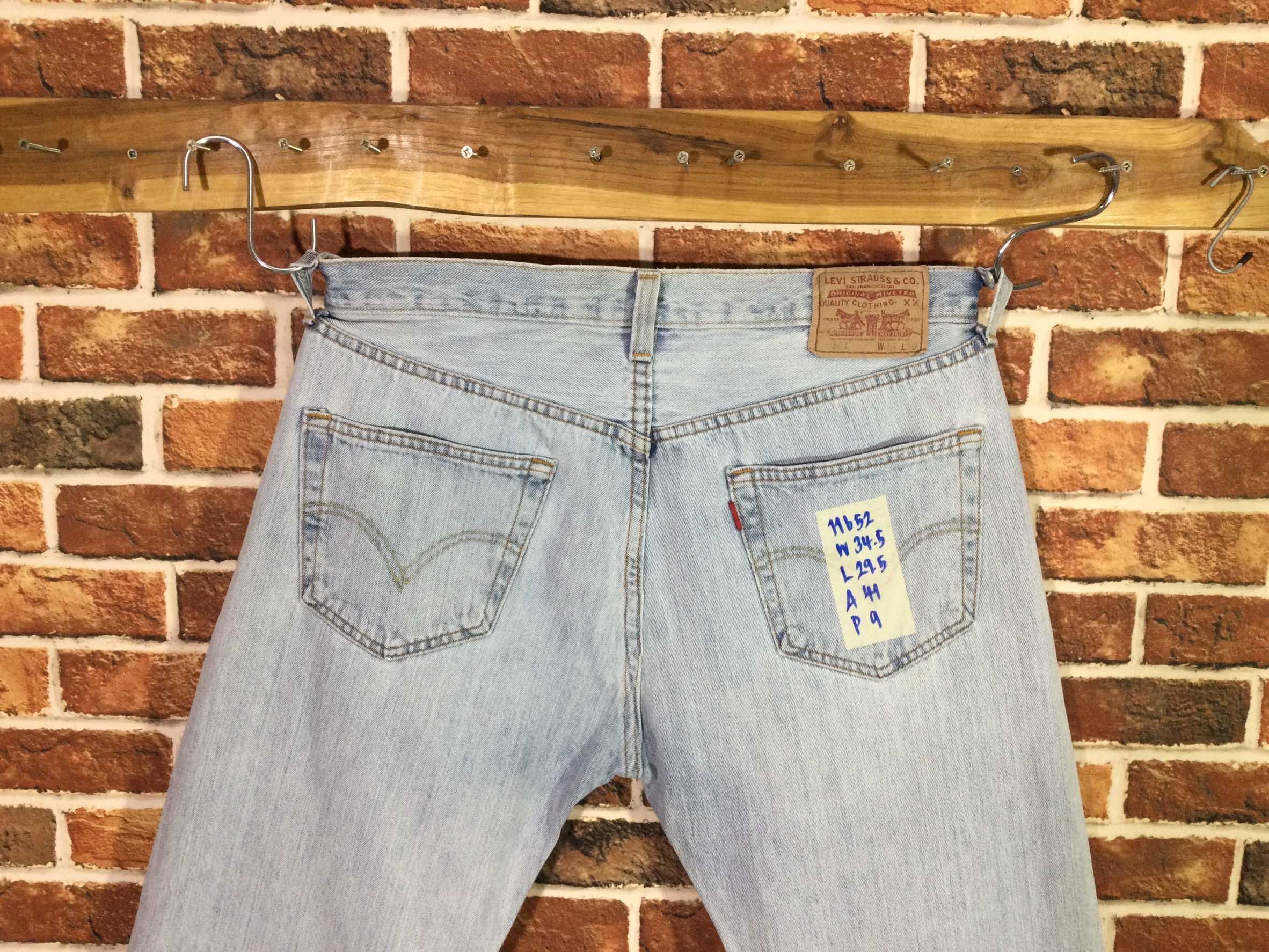 รหัส11652 Levi's501R  Made in Haiti เลขกระดุม4384 วัดจริง เอว34.5