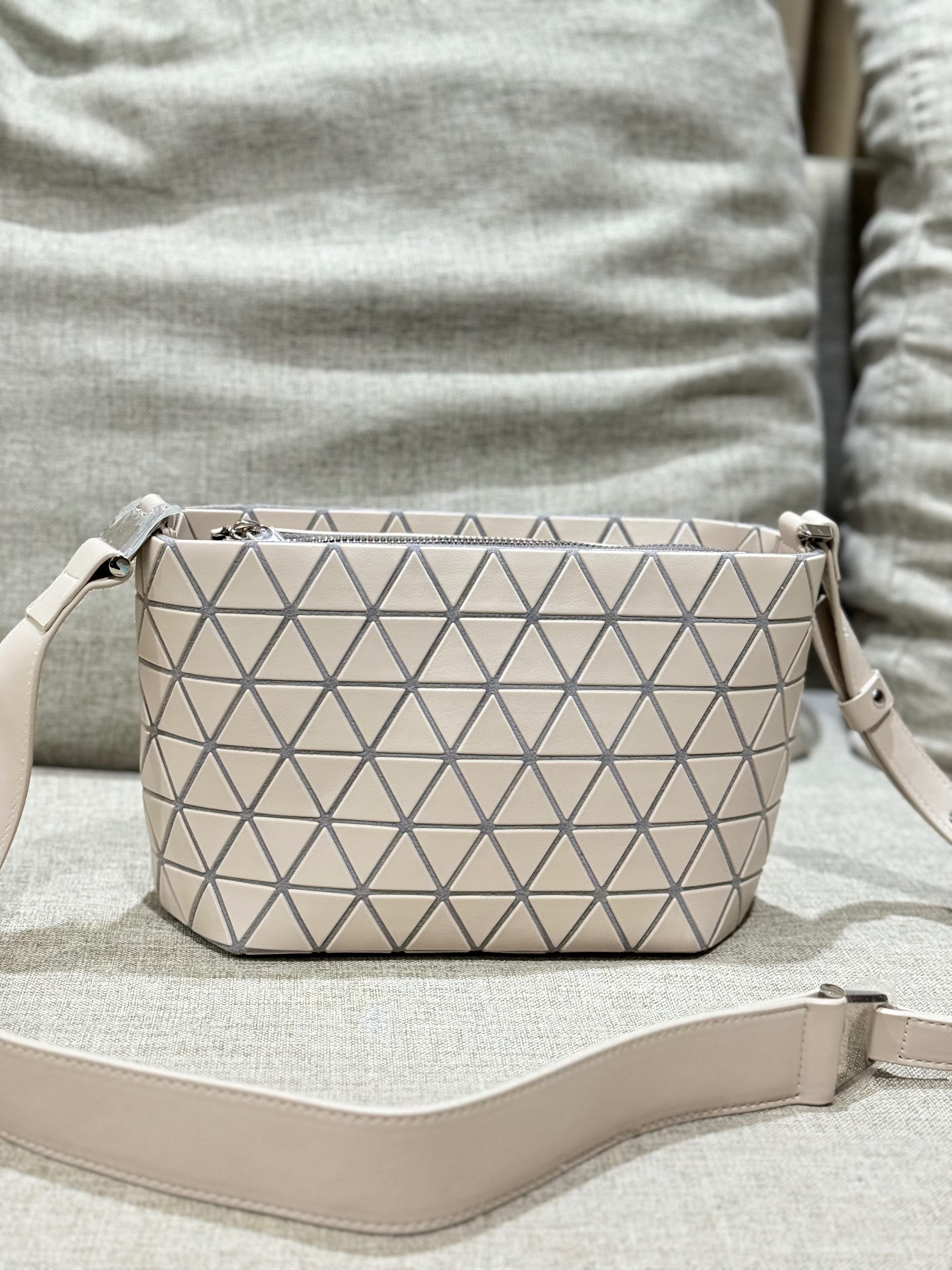 BBB005-ISSEY MIYAKE MATTE CRYSTAL SMALL TOTE
