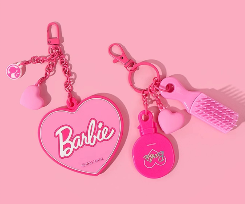 [พร้อมส่ง] Miniso x barbie พวงกุญกระจก พวงกุญแจกระจกหวีบาร์บี้