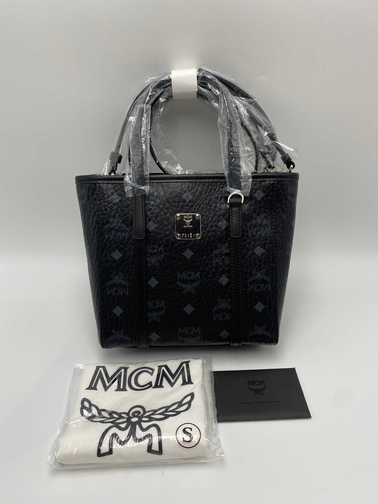 MCM Mini Aren Top-Zip Shopper สีดำ