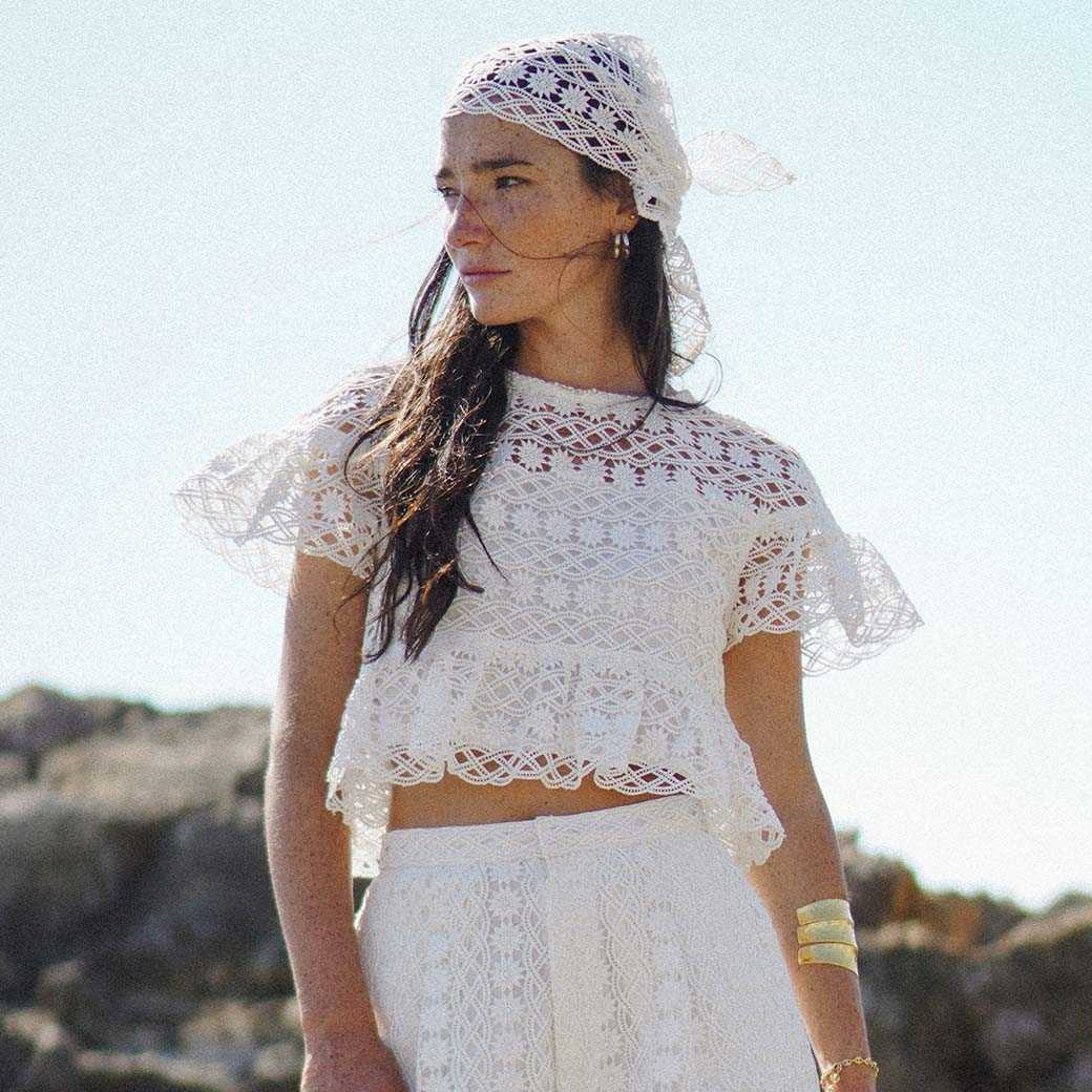 (พร้อมส่ง) Perana เสื้อลูกไม้ Zuri Crop สี WHITE ขาว (ซับในขาว)