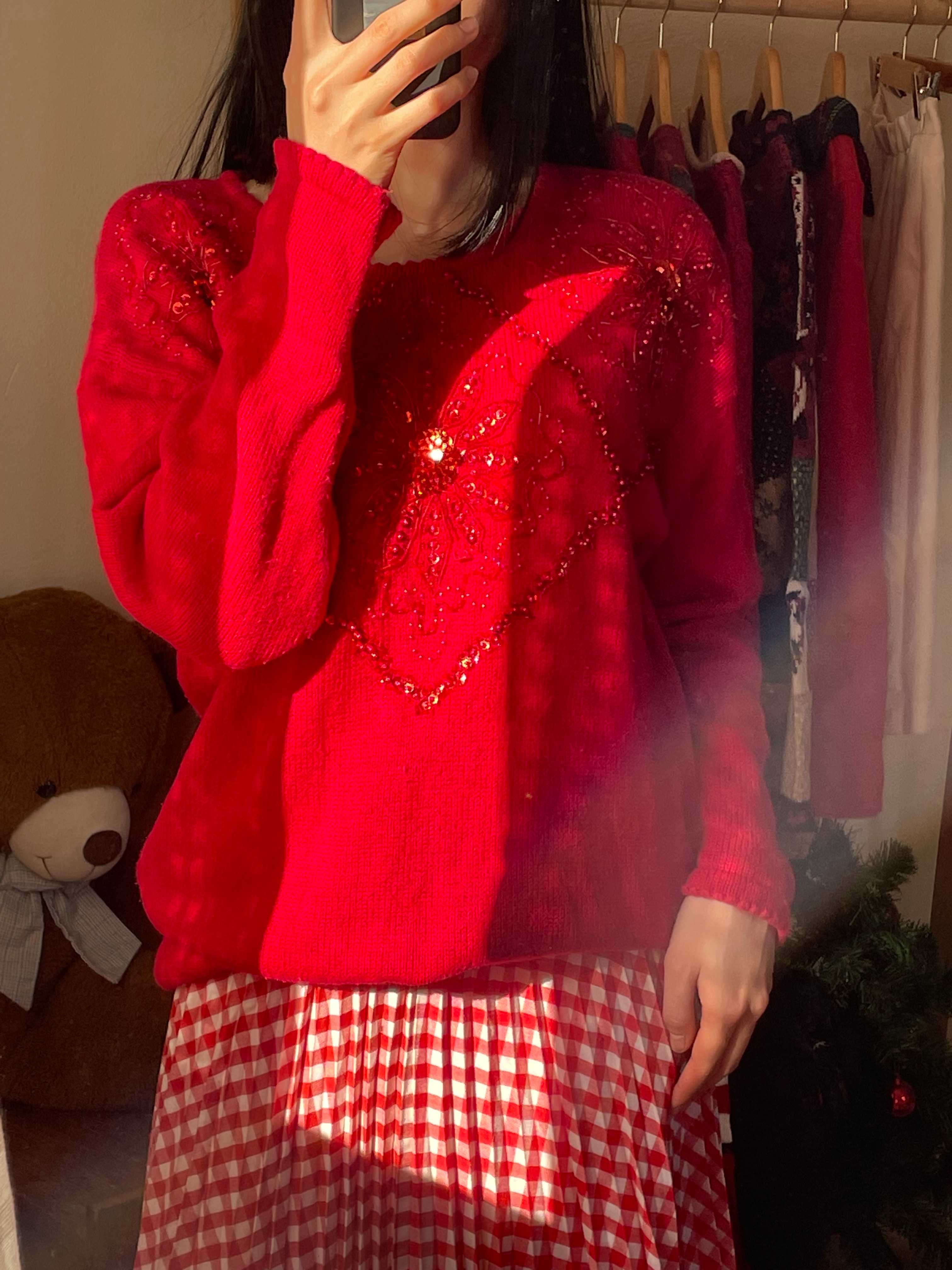 เสื้อคริสต์มาส เสื้อสเวตเตอร์ เสื้อไหมพรม สีแดง ปักเลื่อมสีแดง ลายเกล็ดหิมะ