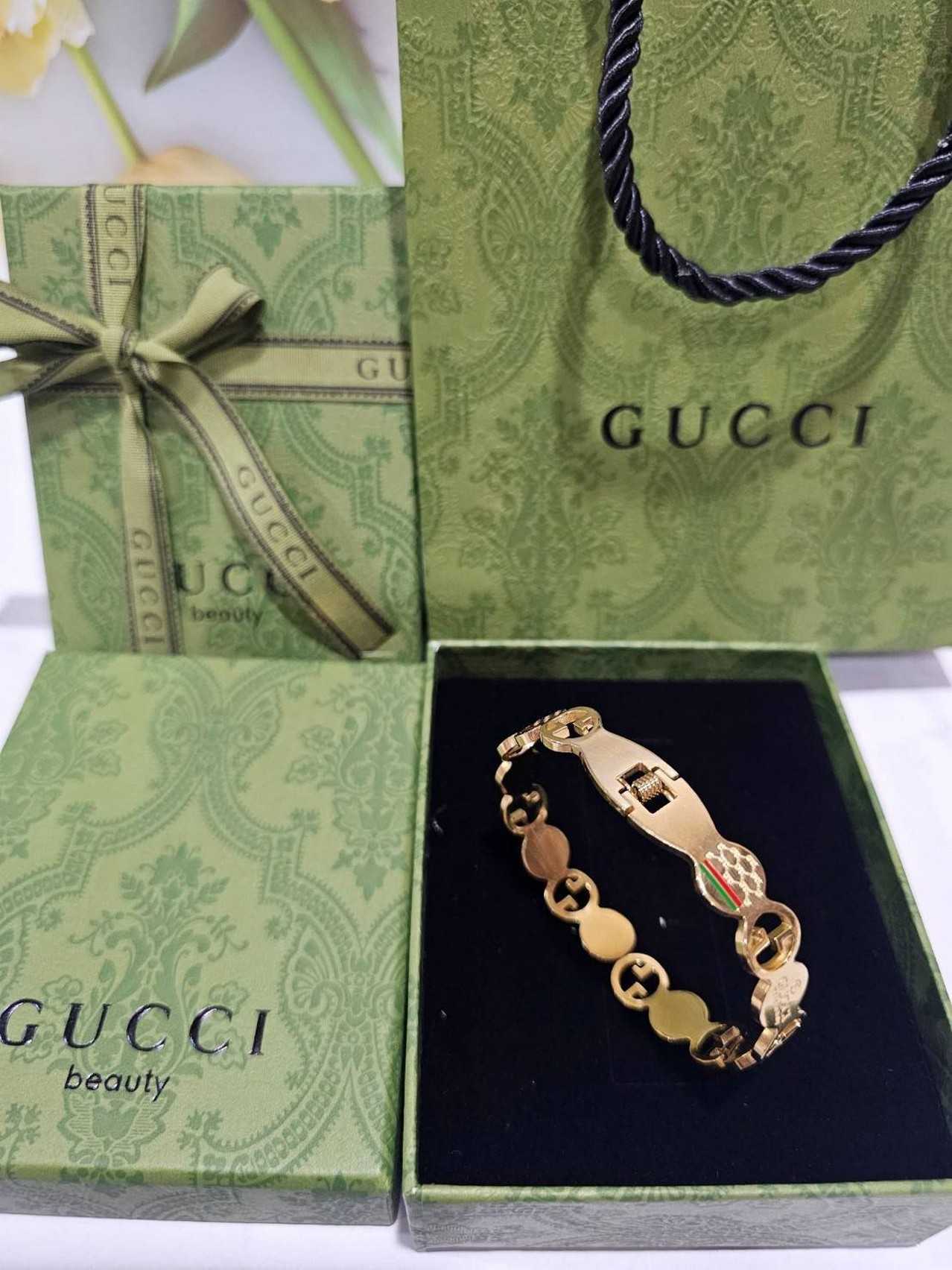 🤟กำไลGUCCI โลโก้รอบวง