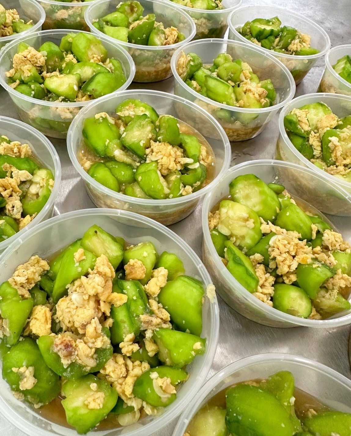 Pre ครัวหมี - บวบอ่อนผัดไข่ เน้นไข่ขาว มัง (กับข้าว) (Pre-order)