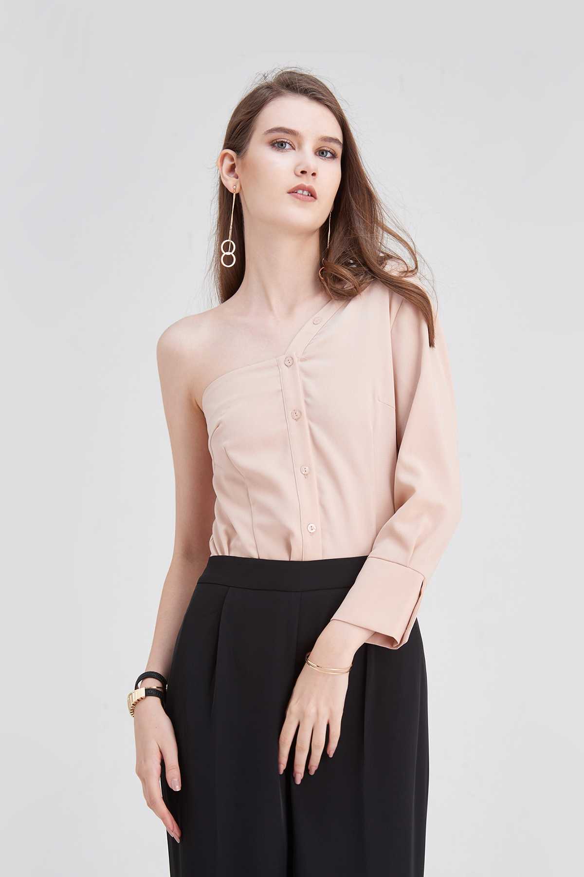 Hamburger Studio Moa One Shoulder Blouse เสื้อไหล่เดียวแขนยาว (K0650)