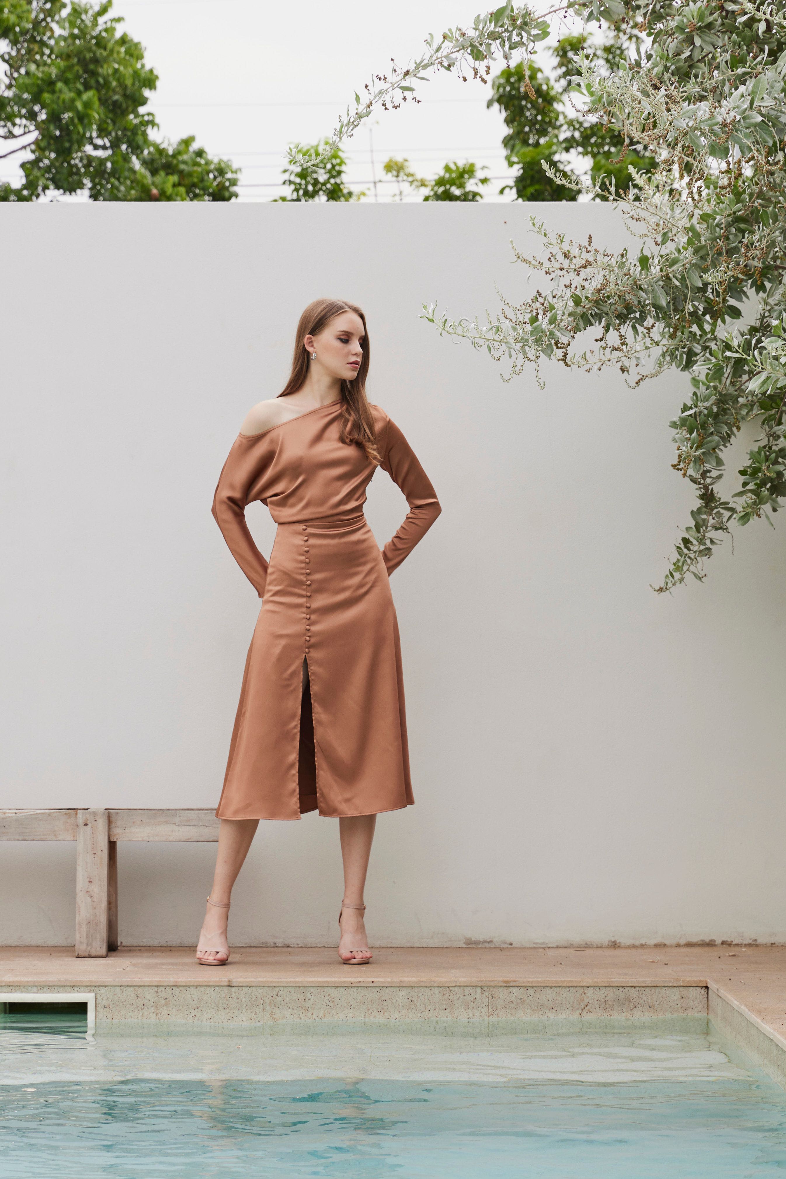 MAVE ATELIER รุ่น Luna Dress Copper Brown ชุดเดรสไปงาน