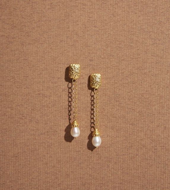 Drop shape long earrings with square textuured