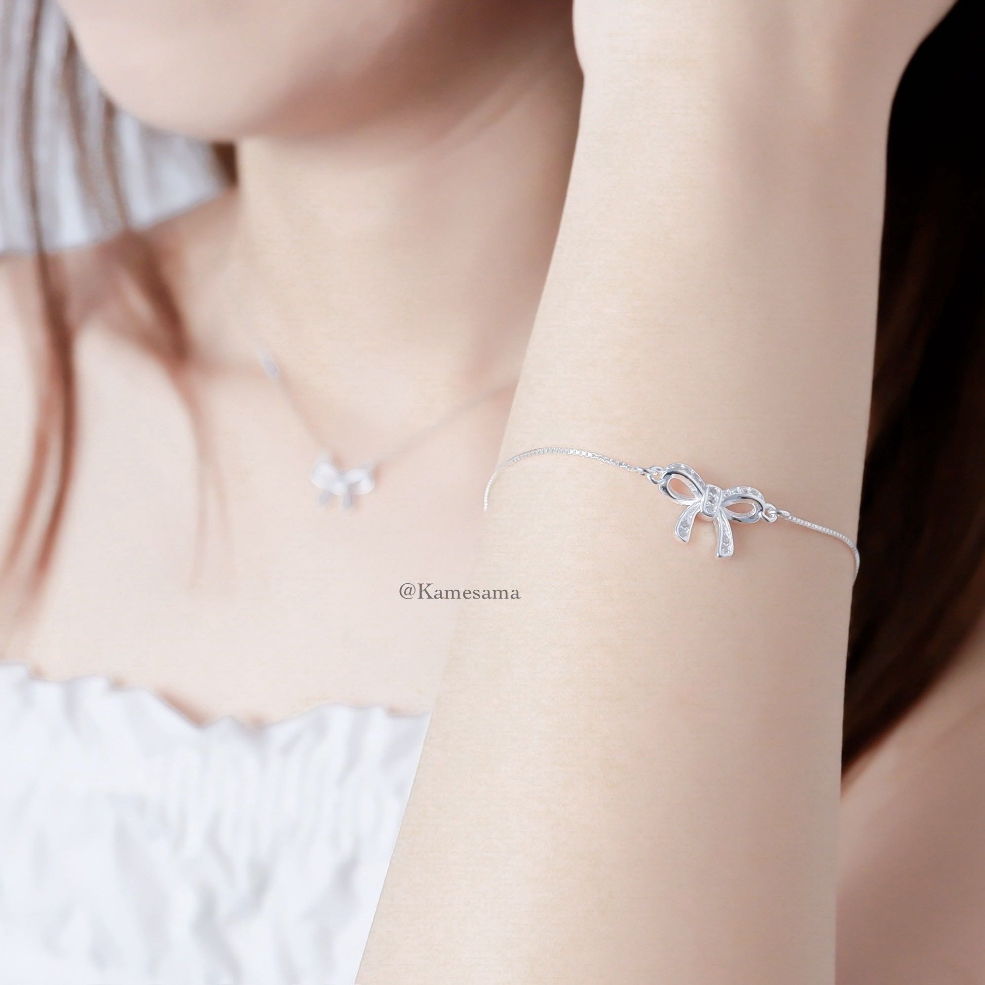 สร้อยข้อมือพร้อมจี้รูปโบว์