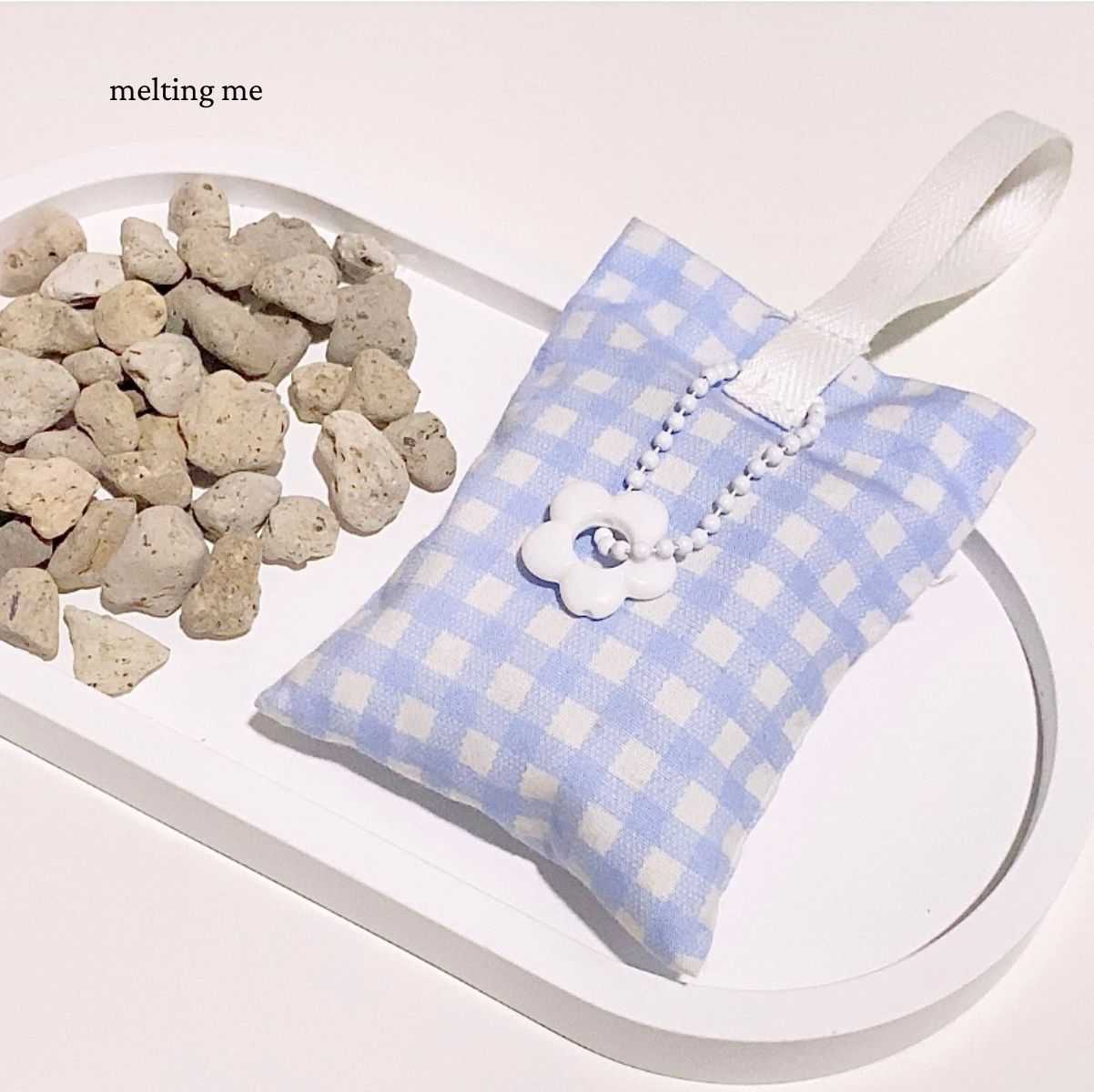 melting me : flower me  ถุงหอมปรับอากาศหินปูนเขาไฟ 10 ml.