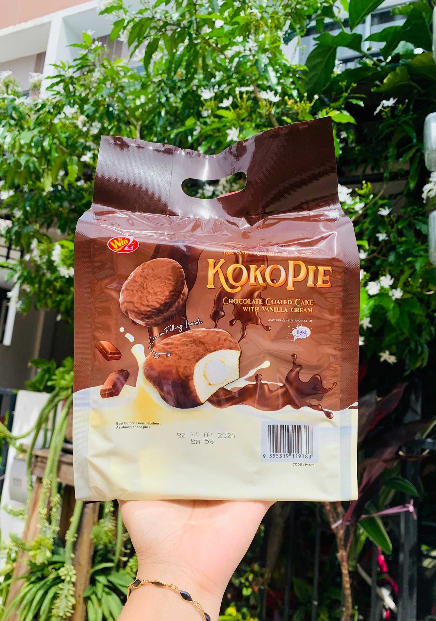 🧁 Kokopie โกโก้พาย เนื้อเค้ก นุ่ม ละมุน สอดไส้วานิลาครีม เคลือบด้วยช็อกโกแลตเข้มข้น 1 ห่อ  10 ชิ้น