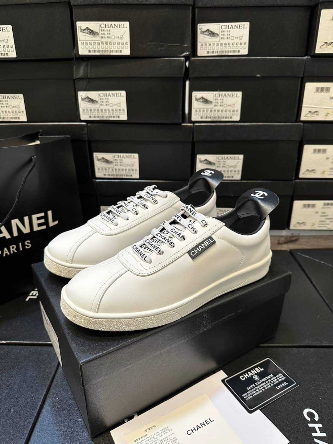 รองเท้า Chanel sneakers
