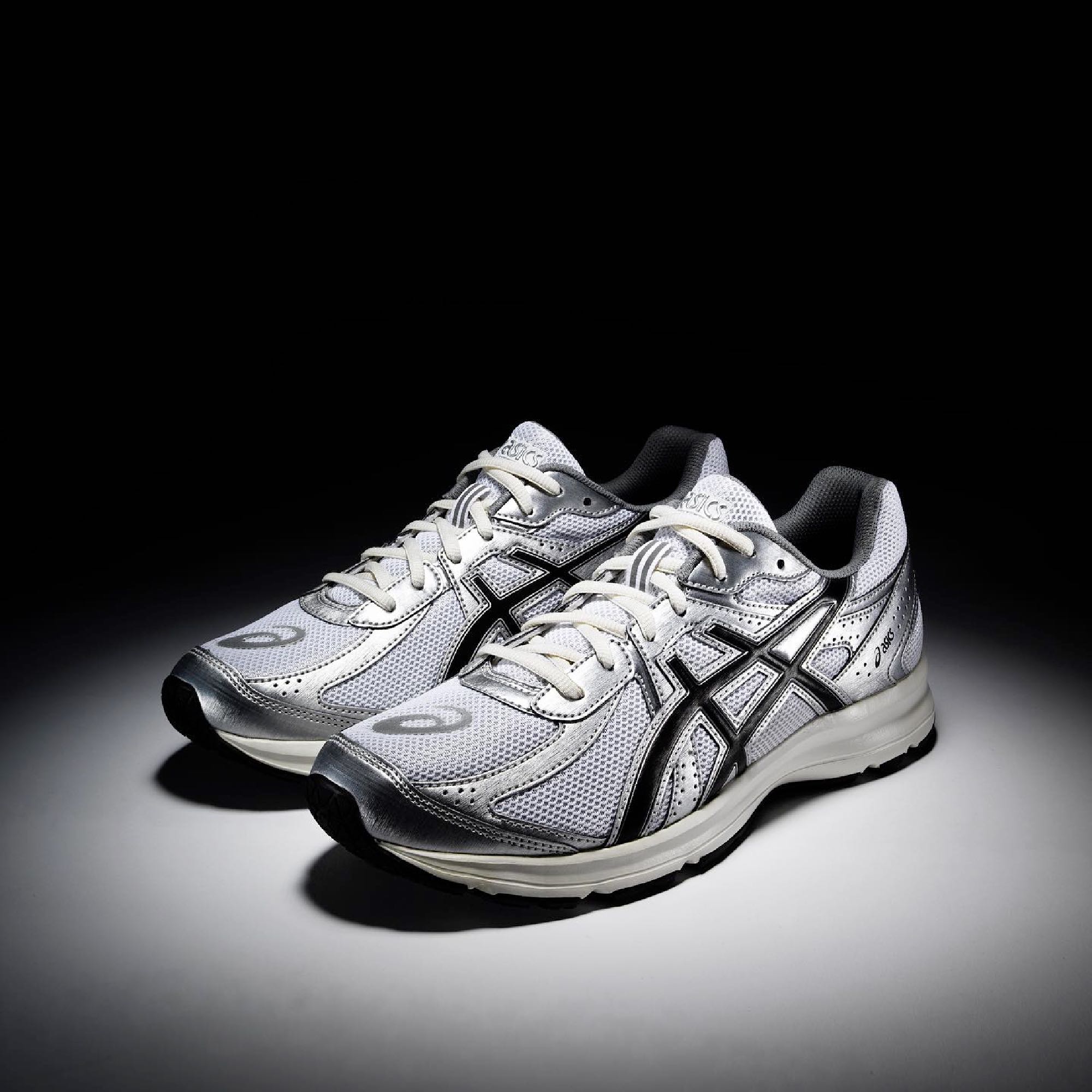 (เปิดพรี) ASICS -  Jog 100s white black