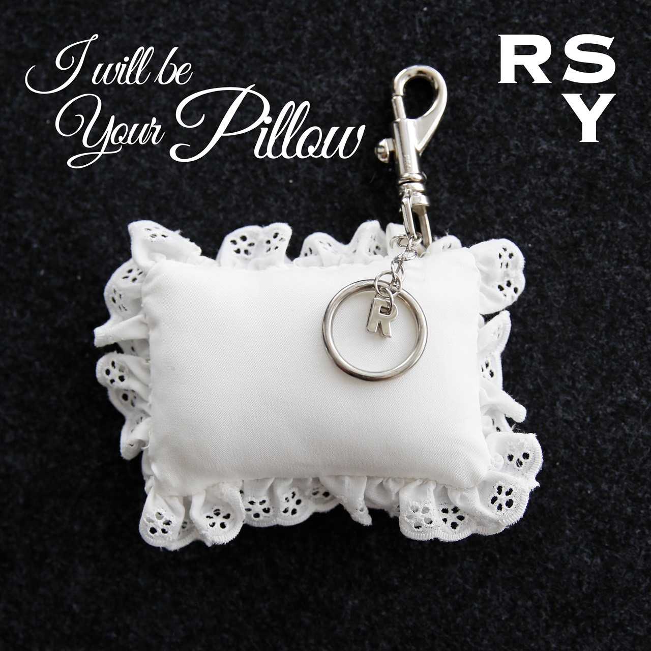 Rotsaniyom ‘BABY PILLOW’ pillow bag charm