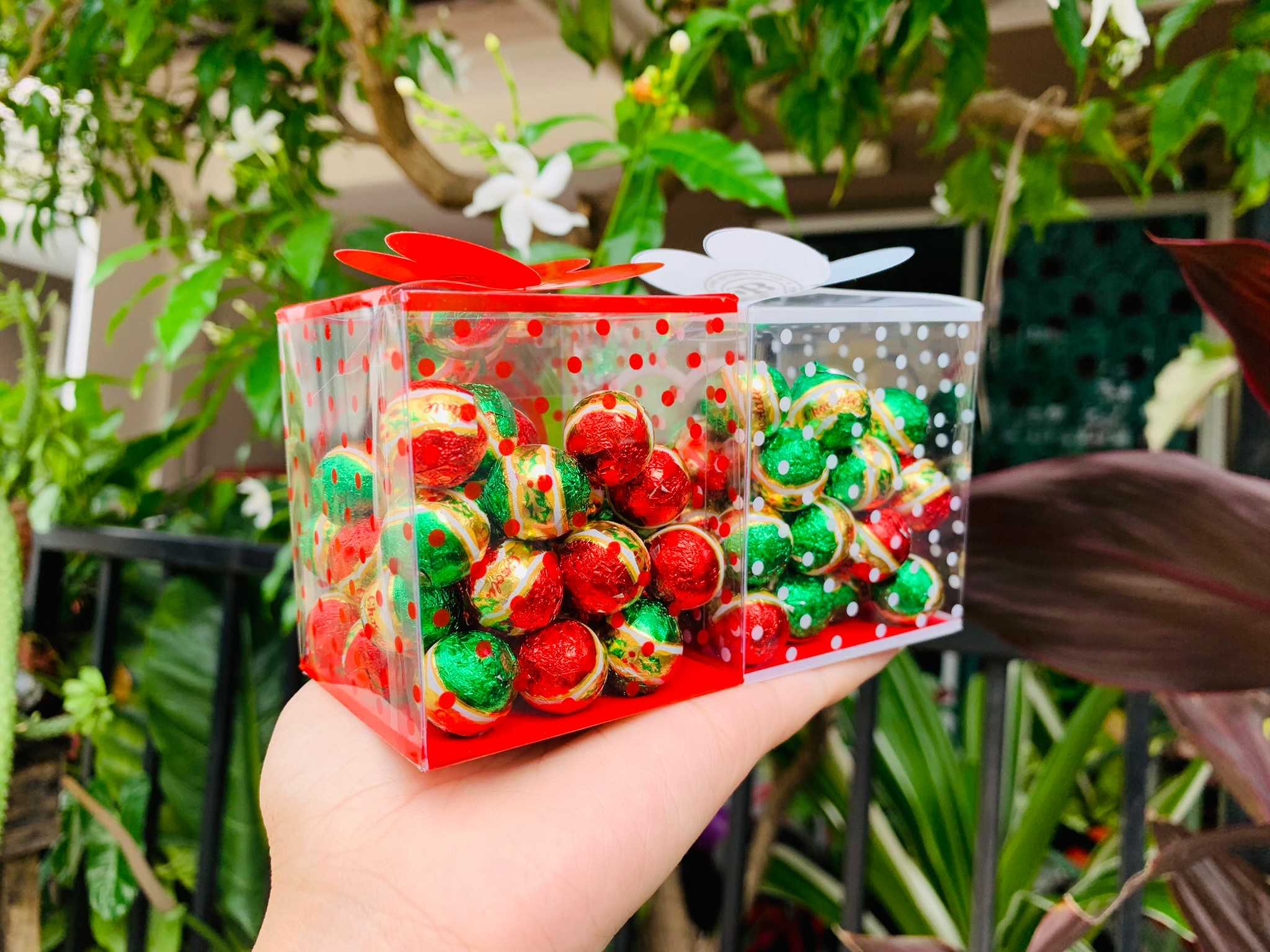 ช็อกโกแลต ช็อคคอยน์️ลูกบอล รุ่นกล่องของขวัญ40เม็ด ขนาด100กรัม สินค้าคละสี