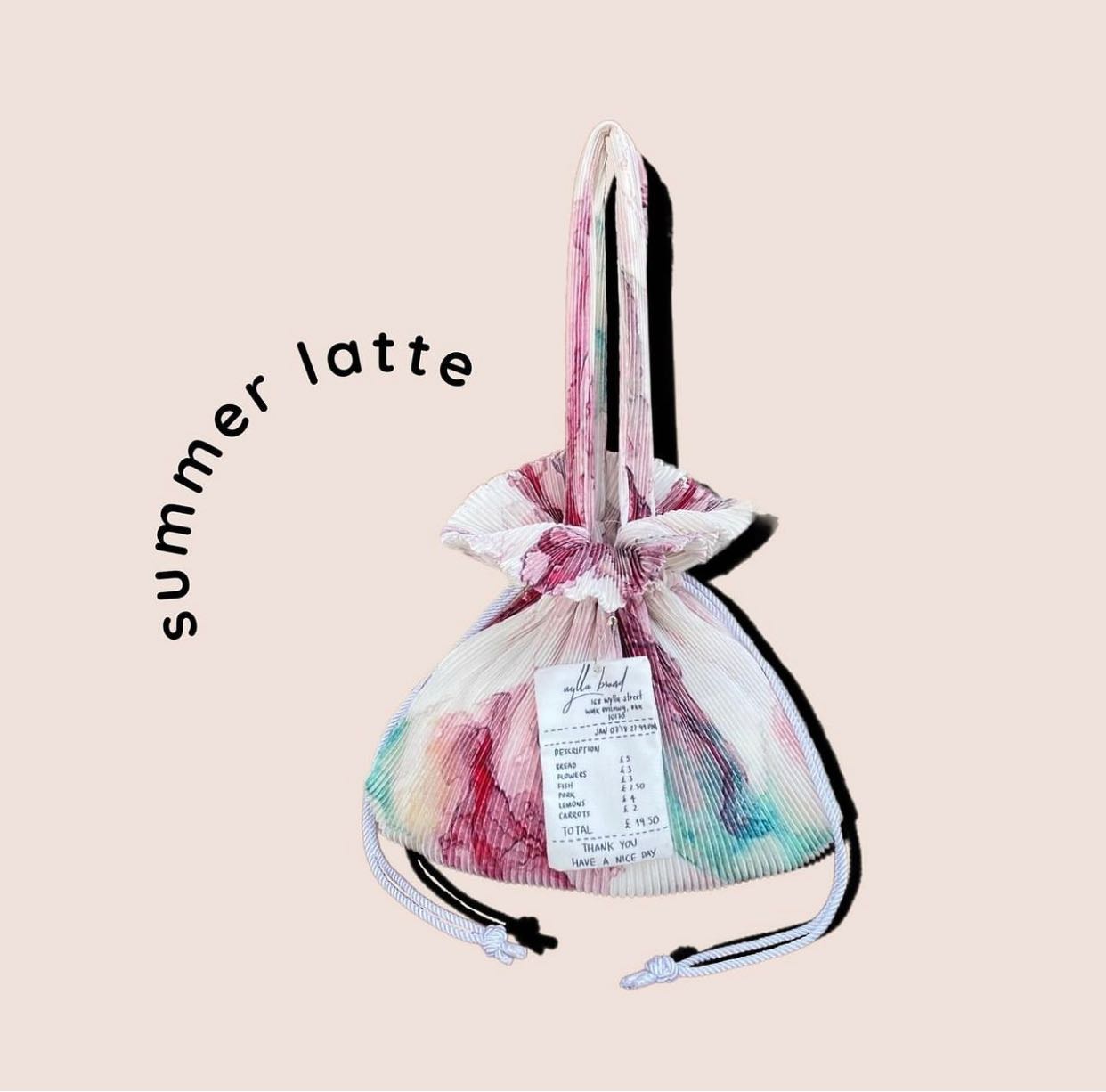 Wyllabrand กระเป๋าผ้าพลีท Summer latte Jumbo dumpling