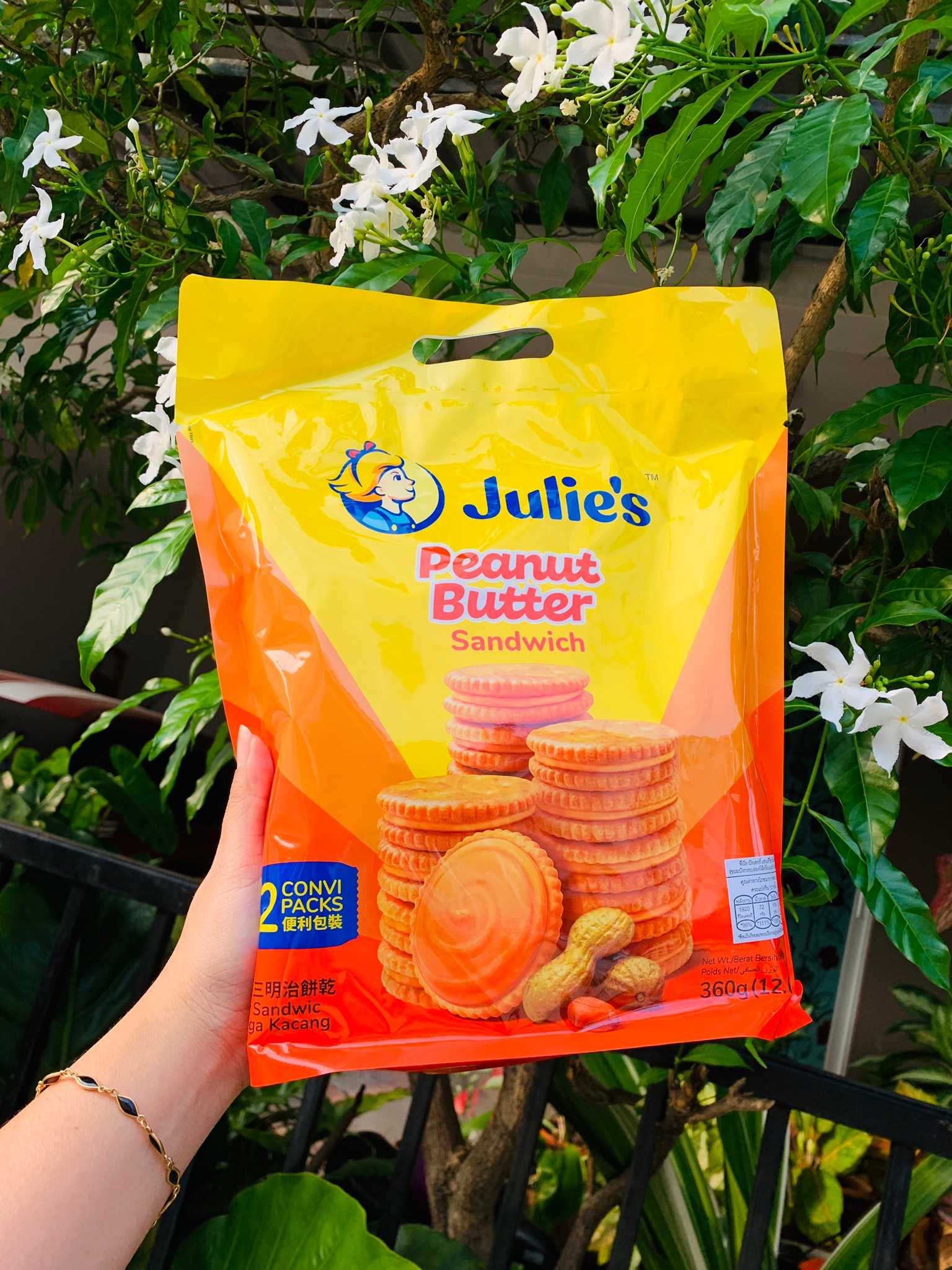 จู่ลี่เนยถั่ว Julie's Bicuit บิสกิตเนยถั่ว บิสกิตแบบถุงหิ้ว บรรจุห่อเล็กภายใน รสชาติอร่อย