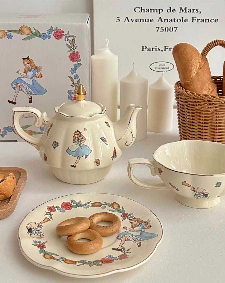 กาน้ำชา 𝑨𝒍𝒊𝒄𝒆 𝒊𝒏 𝑾𝒐𝒏𝒅𝒆𝒓𝒍𝒂𝒏𝒅👸🏼🐰💐 Twinnies Decor