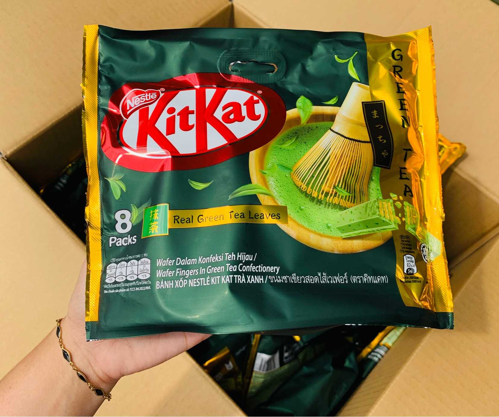 GreenTea  Kitkat คิทแคทชาเขียว คิทแคท รส ชาเขียว  สอดใส้เวเฟอร์ อร่อยเข้มข้นรสชาเขียว