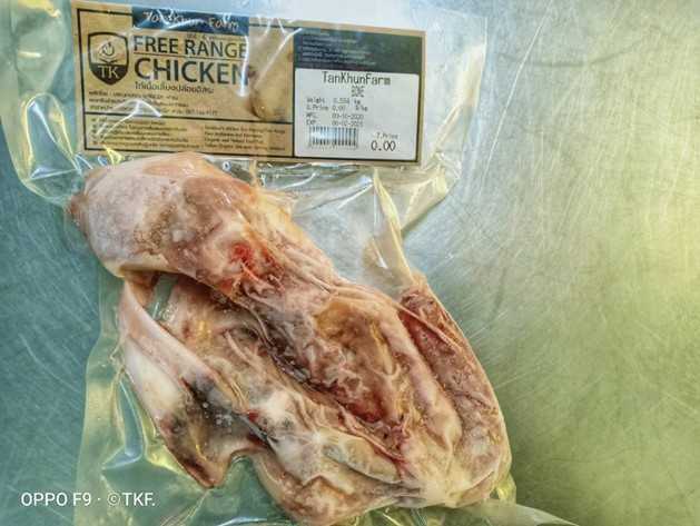โครงไก่เนื้ออินทรีย์ติดคอ ไม่มีหนัง (1  โครง/แพค)  แทนคุณฟาร์ม