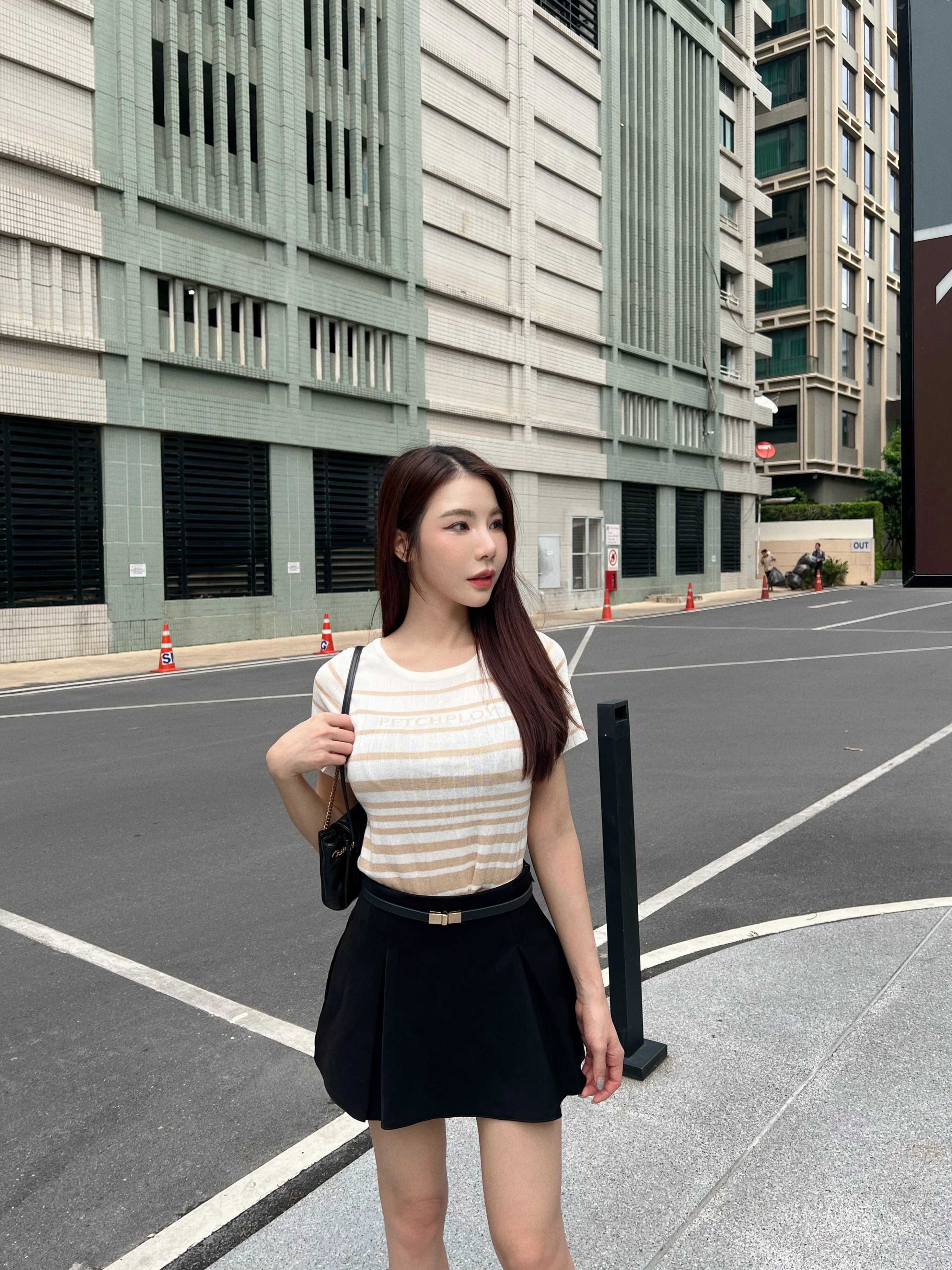 PETCHPLOY Macy เสื้อครอปท็อป ผ้าไหมพรมนิ่ม ระบายอากศได้ดี ไม่ร้อน  เหมาะกับ Everyday Looks