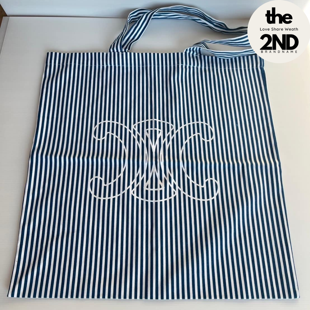 กระเป๋าทรงโท้ทสีฟ้า Celine Triomphe Limited Gift Tote Bag In Cotton And Canvas Blue