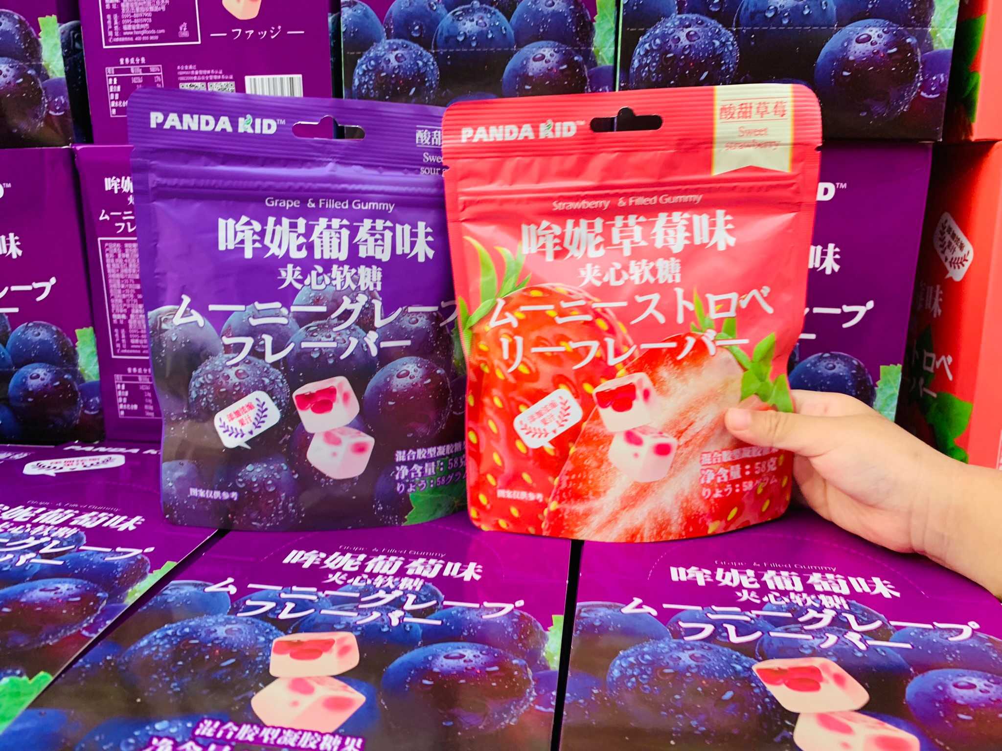 PANDA KID เยลลี่กัมมี่สอดไส้ผลไม้ กล่อง10 ซอง รูปทรงสี่หลี่ยม เนื้อนุ่มนิ่ม หอม อร่อย เต็มรสผลไม้