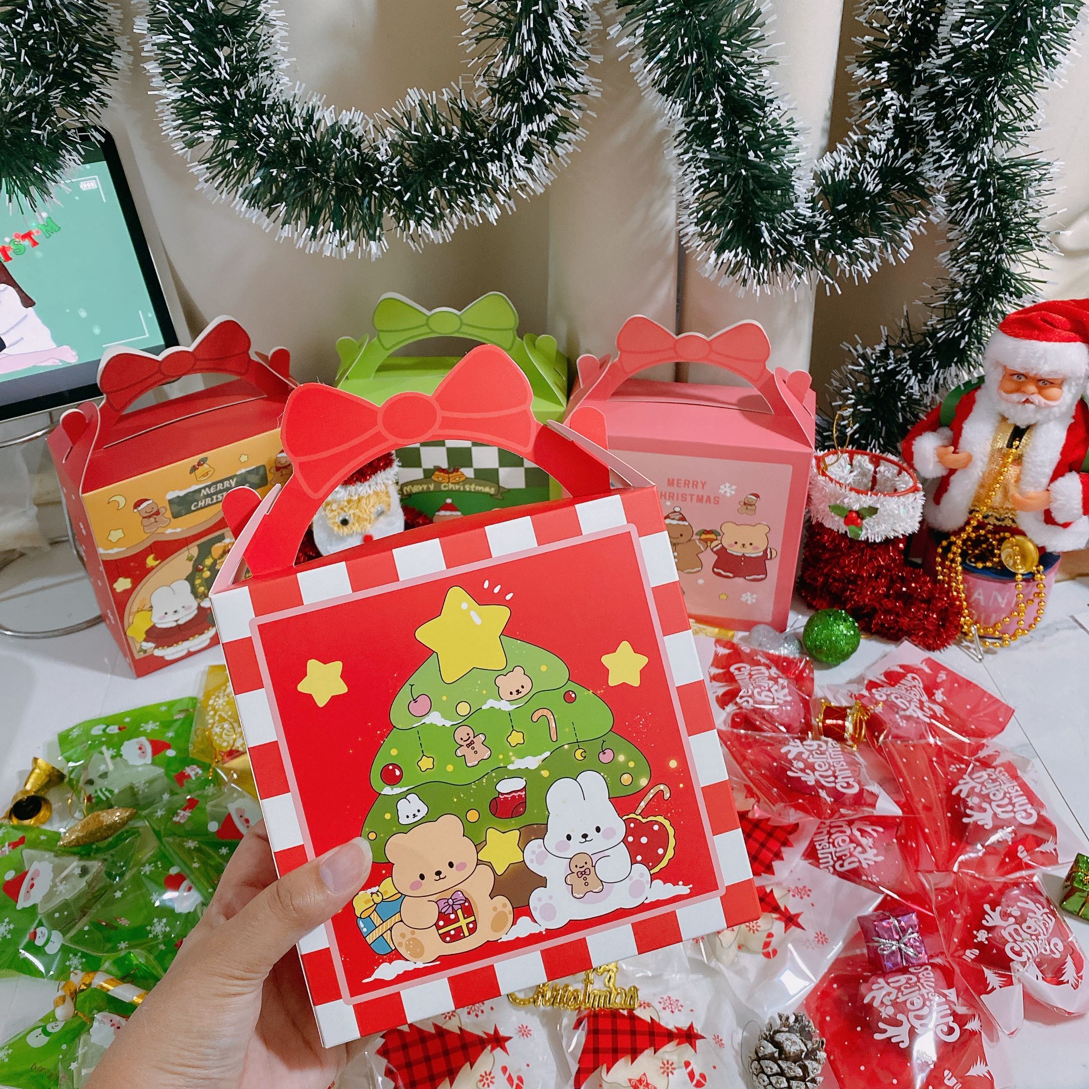 กล่องของขวัญ (สุ่มลาย เทียนหอมคริสต์มาส Box set Christmas HNY ของขวัญปีใหม่  ของขวัญให้เพื่อน แฟน 