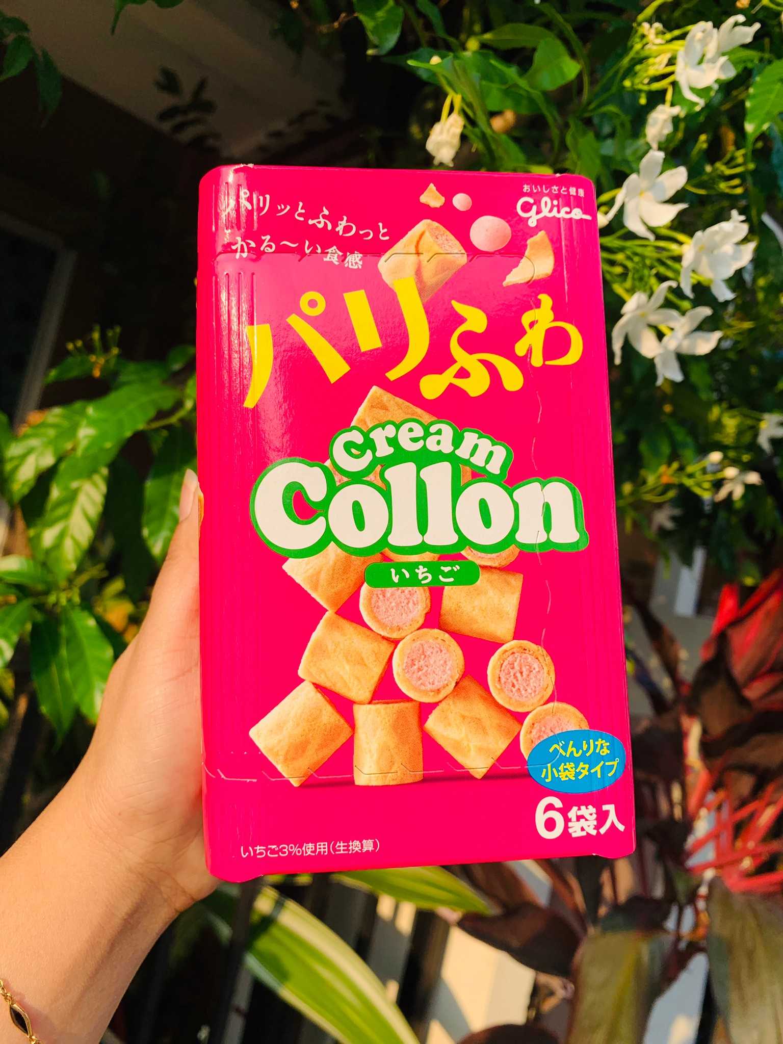 โคล่อนญี่ปุ่น รสครีมสตรอว์เบอร์รี่ Glico Cream Collon  เวเฟอร์กรอบ สอดไส้เนื้อครีมฟูนุ่ม แสนอร่อย