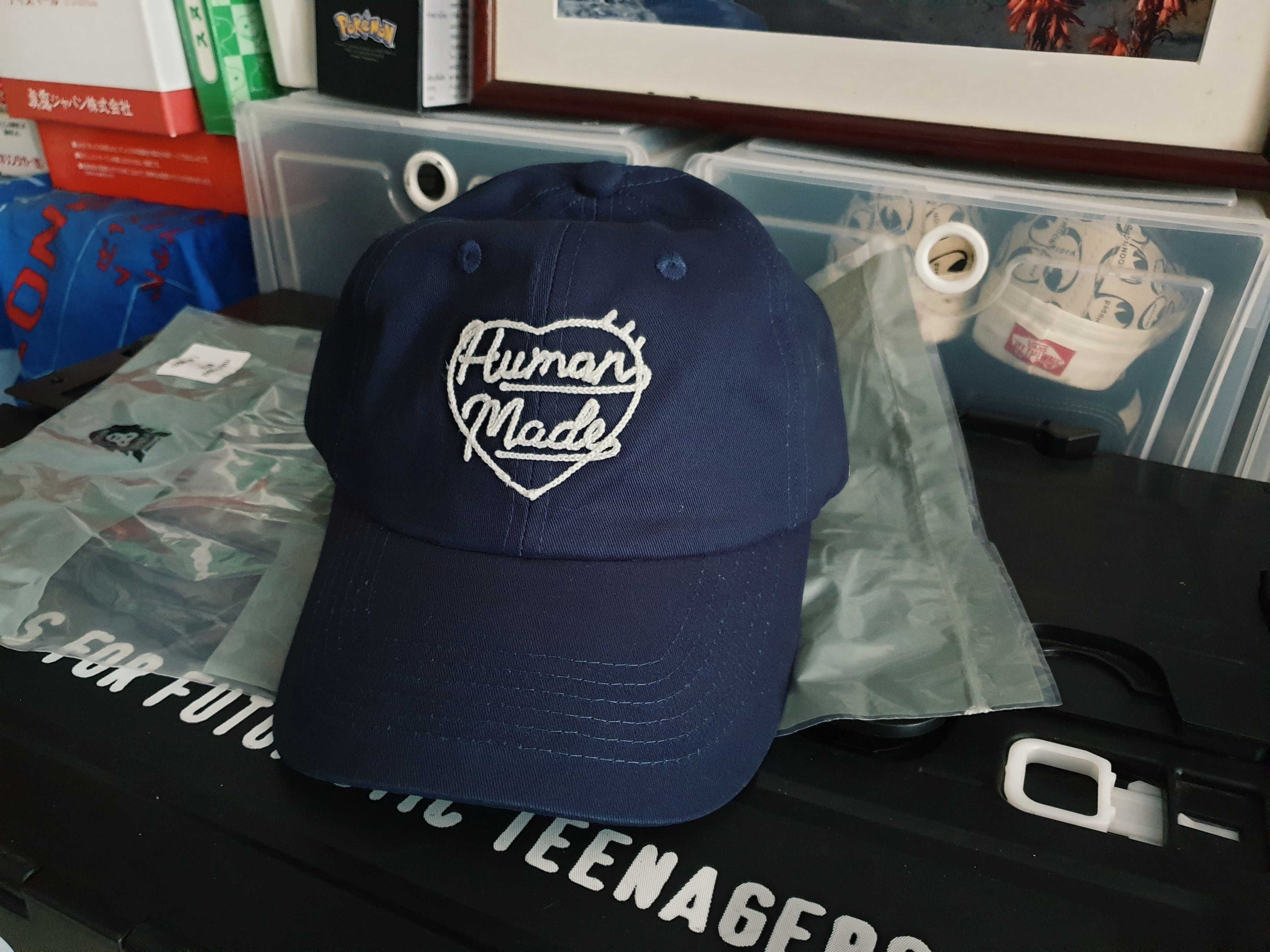 (สินค้าหมด) Humanmade twill cap white heart navy