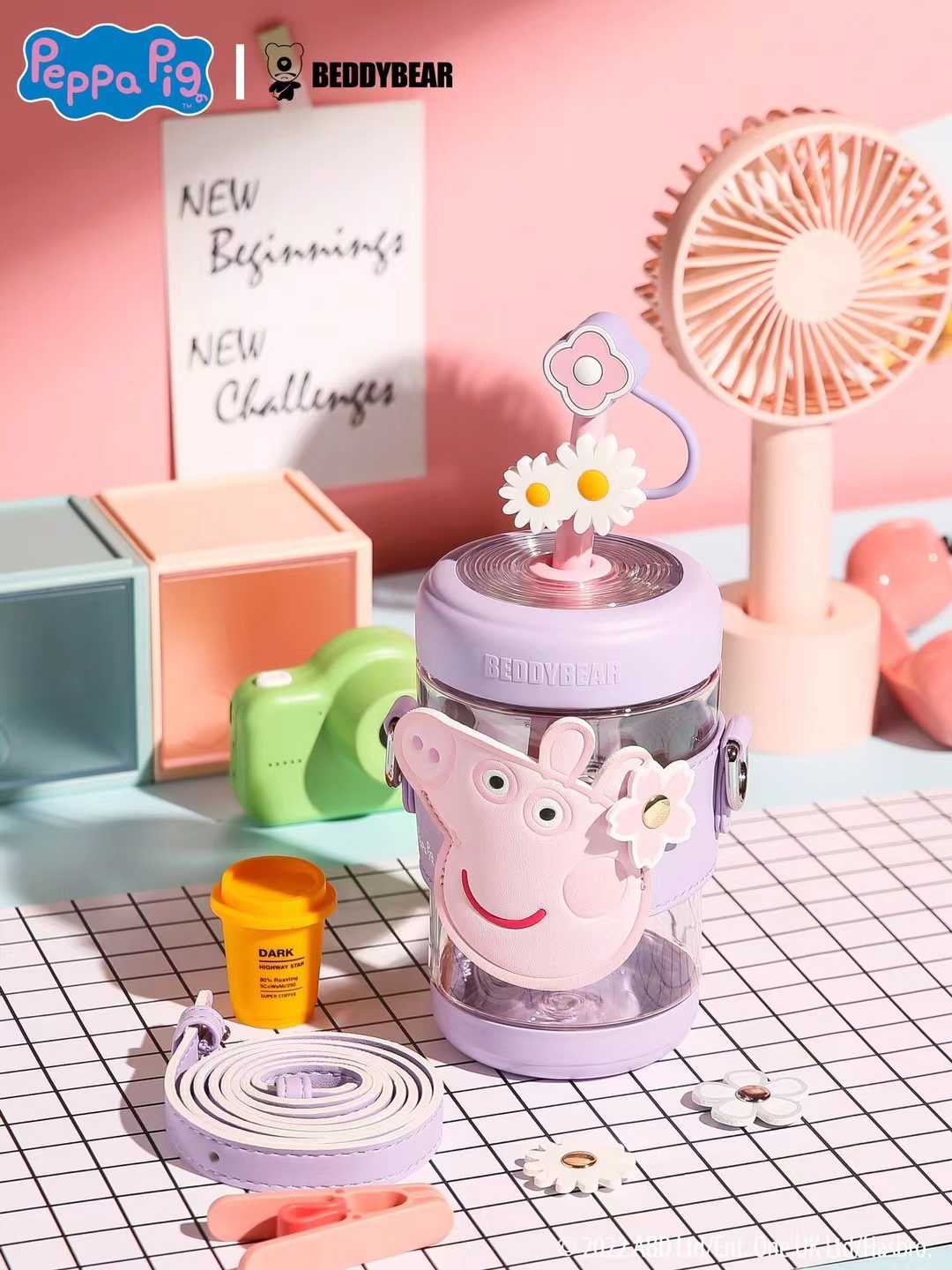 BeddyBearXPeppa Pig กระติกน้ำใสไตรตัน ฝาหลอดดูดพลาสติกแข็ง พร้อมปลอกหุ้มและสายสะพาย BB008PP-002