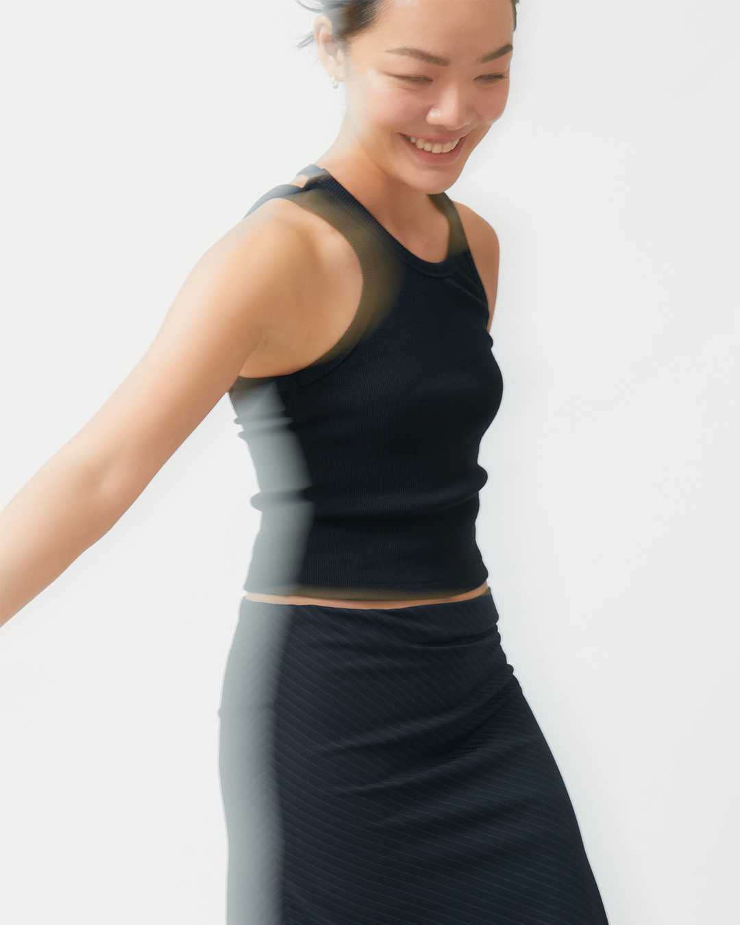 Cut out back tank top (Black)