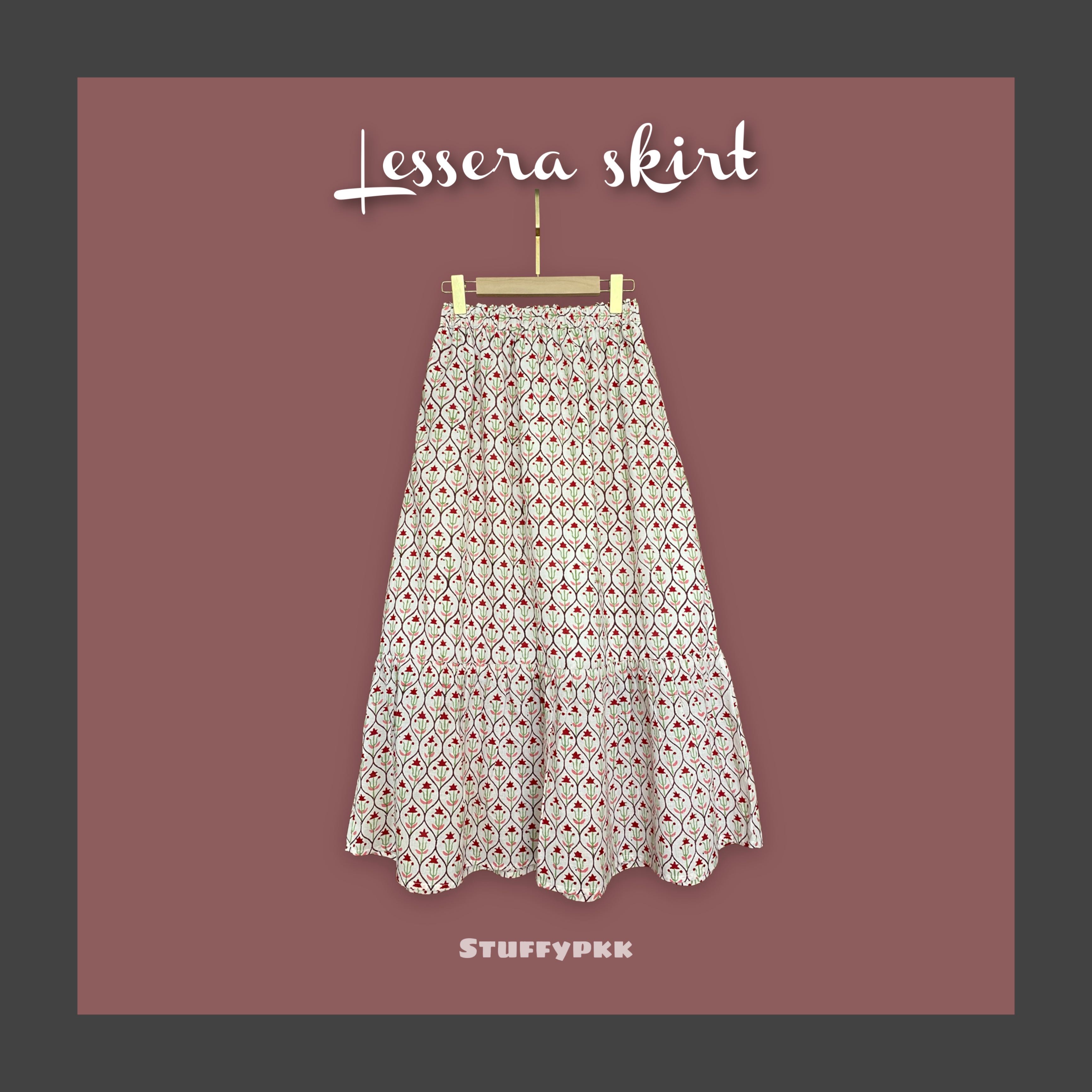 𝐋𝐞𝐬𝐬𝐞𝐫𝐚 𝐬𝐤𝐢𝐫𝐭 กระโปรง สีขาวดอกแดงเล็ก