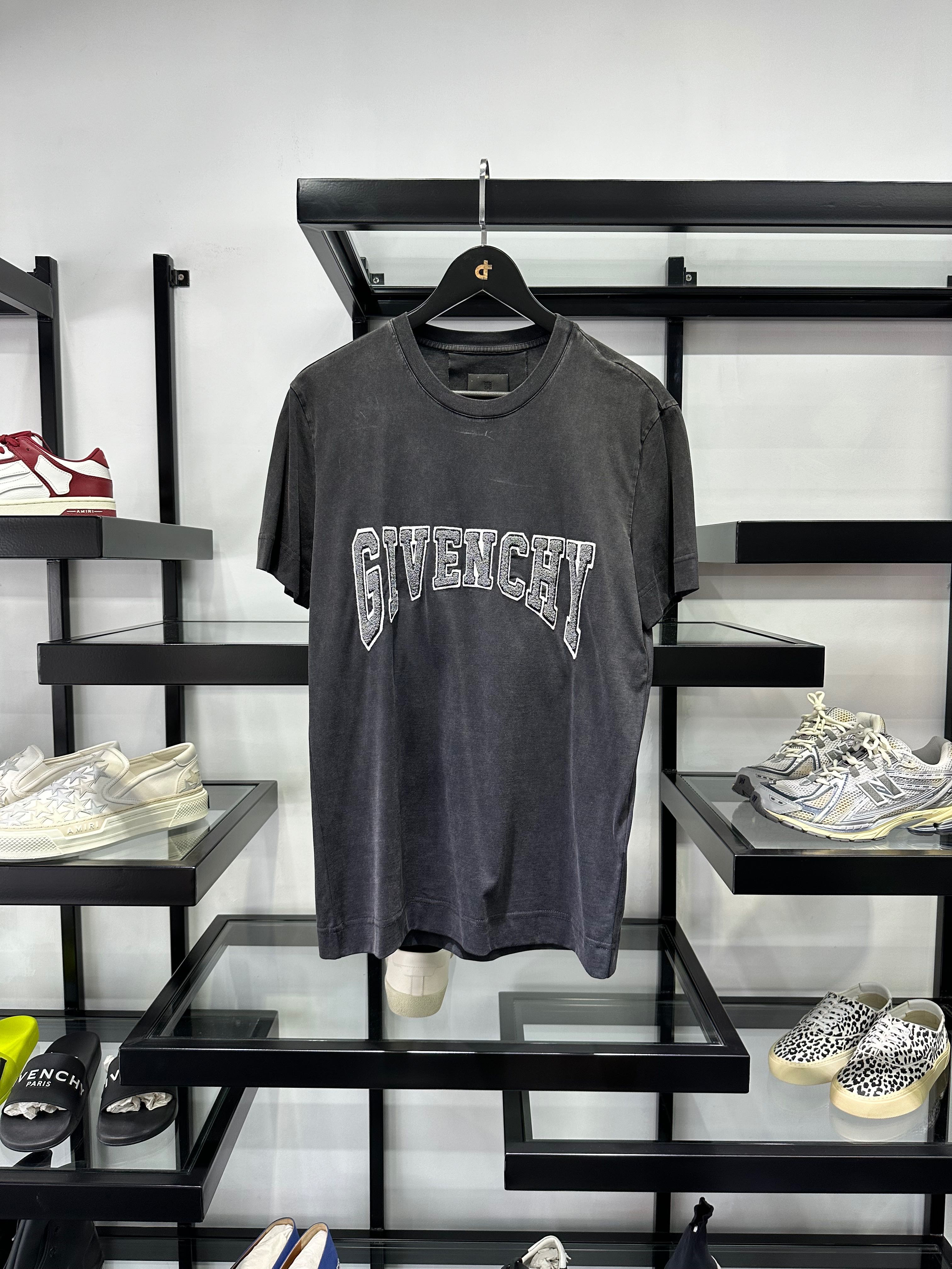 Givenchy Tufting logo tee