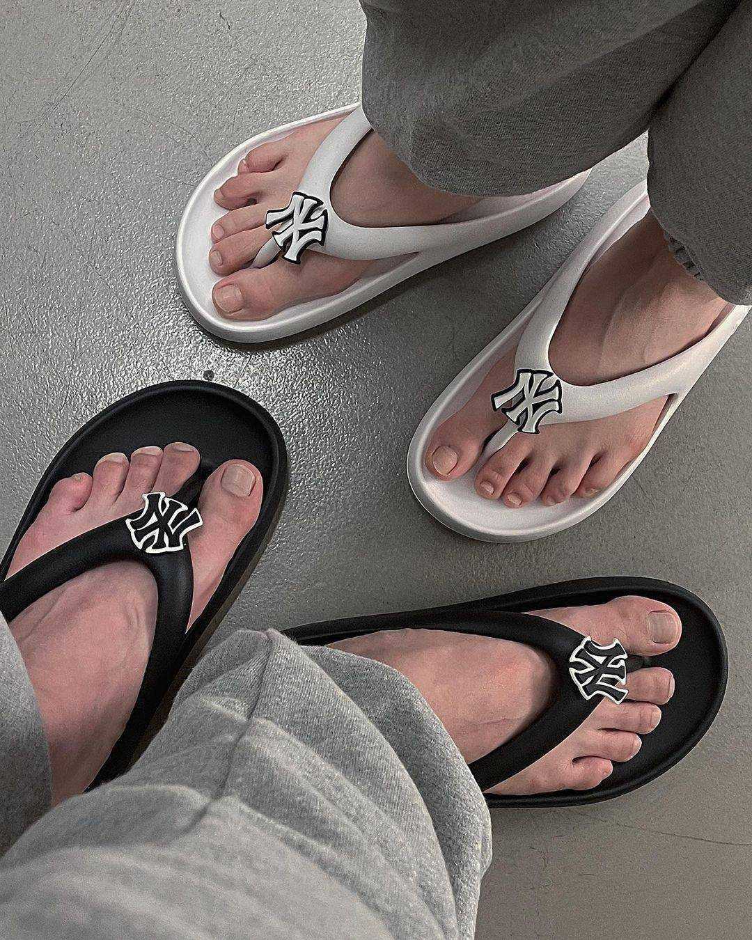 Sale🔥🔥MLB Chunky Bouncer Flip-Flop  รองเท้าแตะคีบ/หูหนีบ สีขาวครีม/สีดำ/สีฟ้า/สีเทา/สีชมพู
