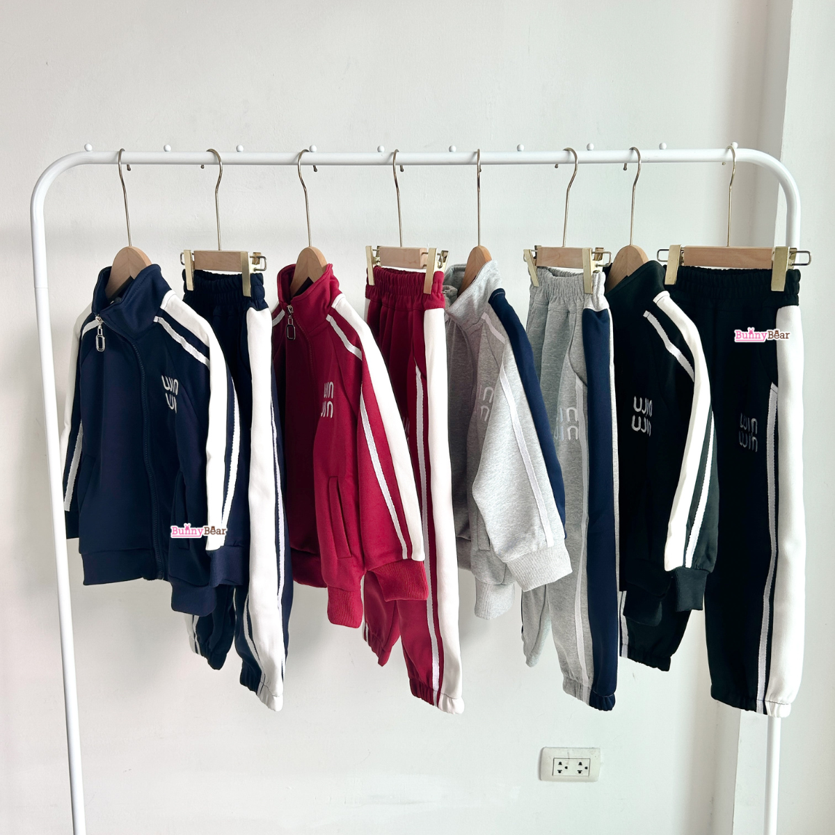 ชุดวอร์มสไตล์เกาหลี - Korean style tracksuit
