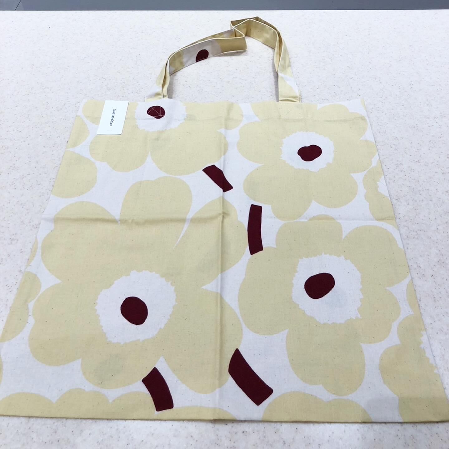 Marimekko tote bag in butter yellow /สั่งซื้ิอโดยตรงผ่าน line ส่งฟรีค่า