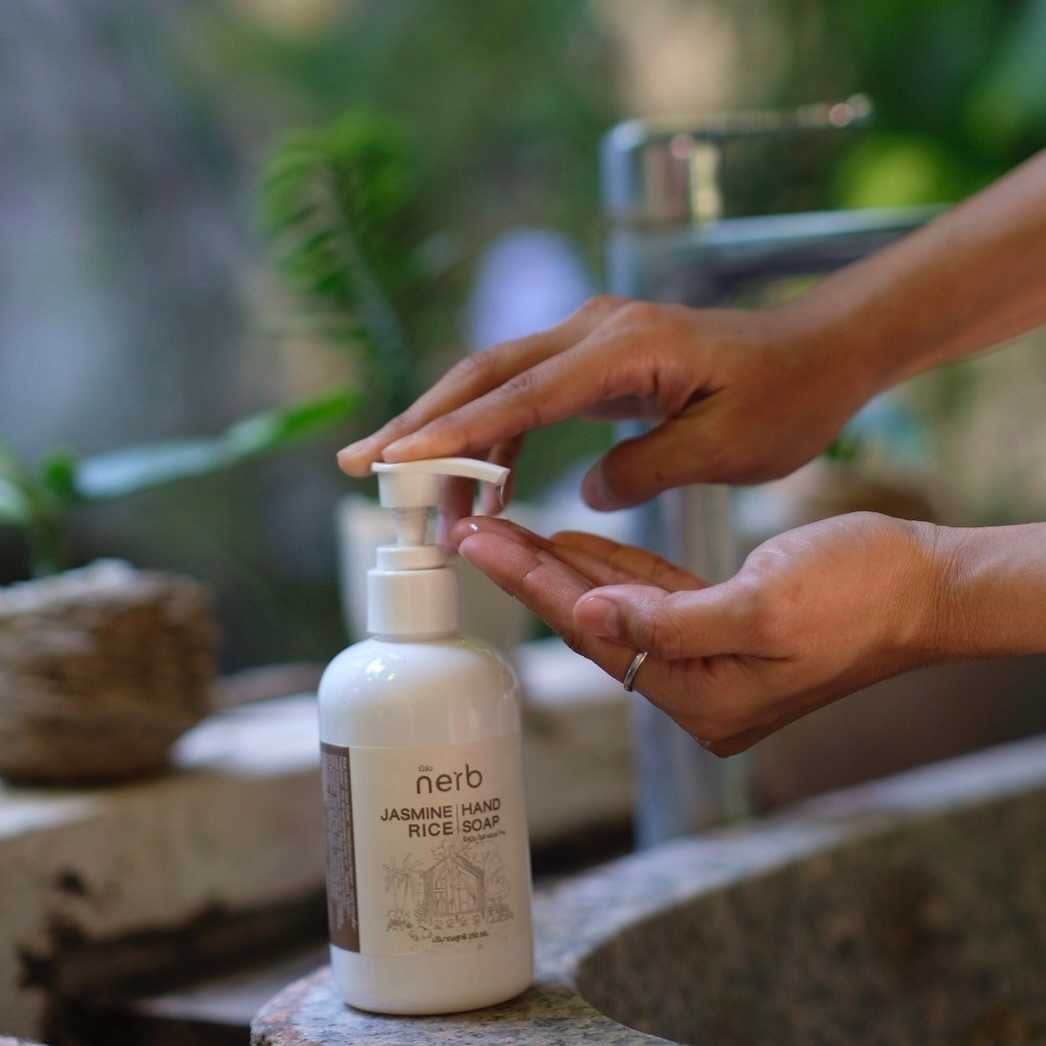Nerb jasmine rice Hand soap 250 ml. สบู่ล้างมือออแกนิก มือนุ่ม กลิ่นหอมติดมือ