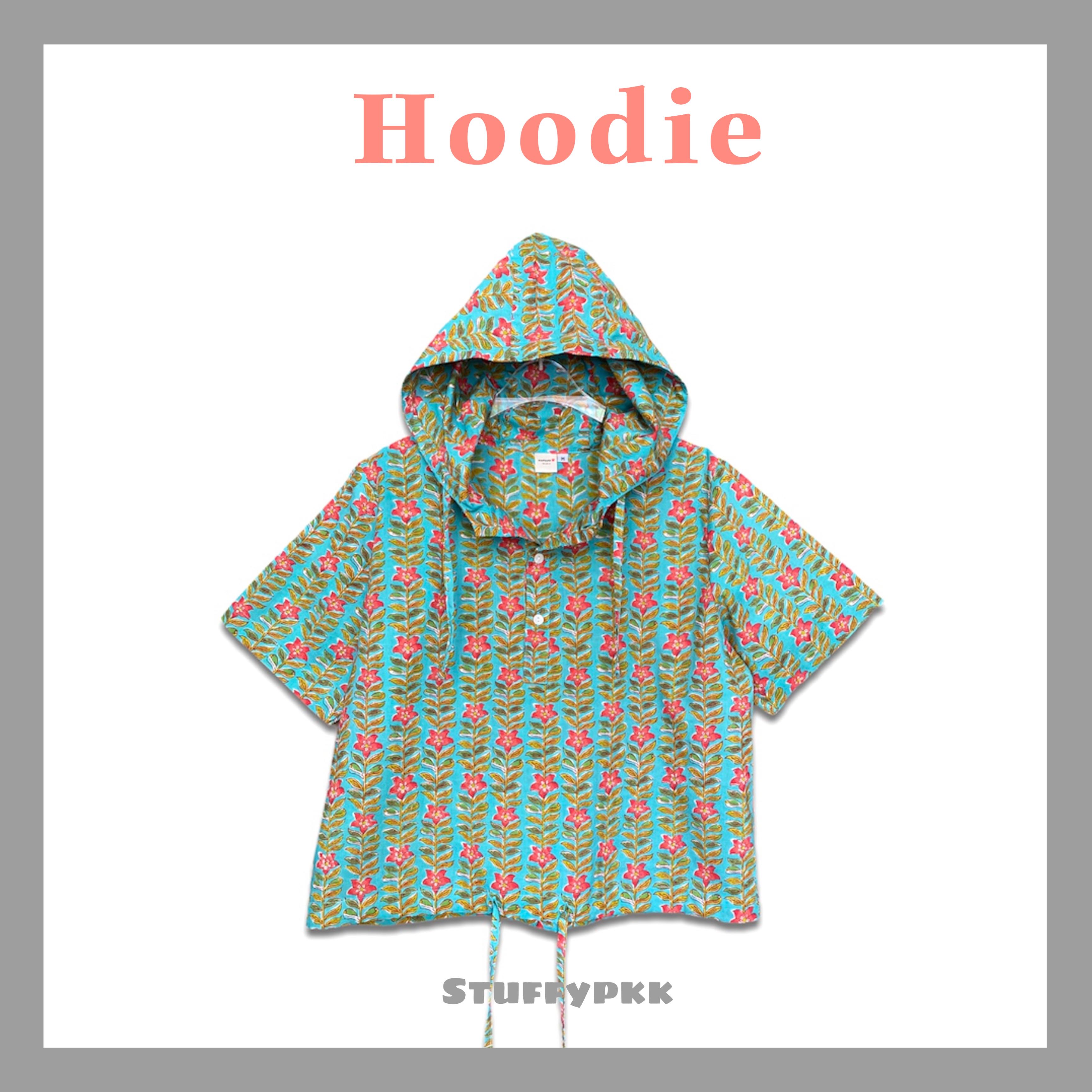 𝐇𝐨𝐨𝐝𝐢𝐞 𝐒𝐡𝐢𝐫𝐭 แขนสั้น สีเขียวดอกแดง