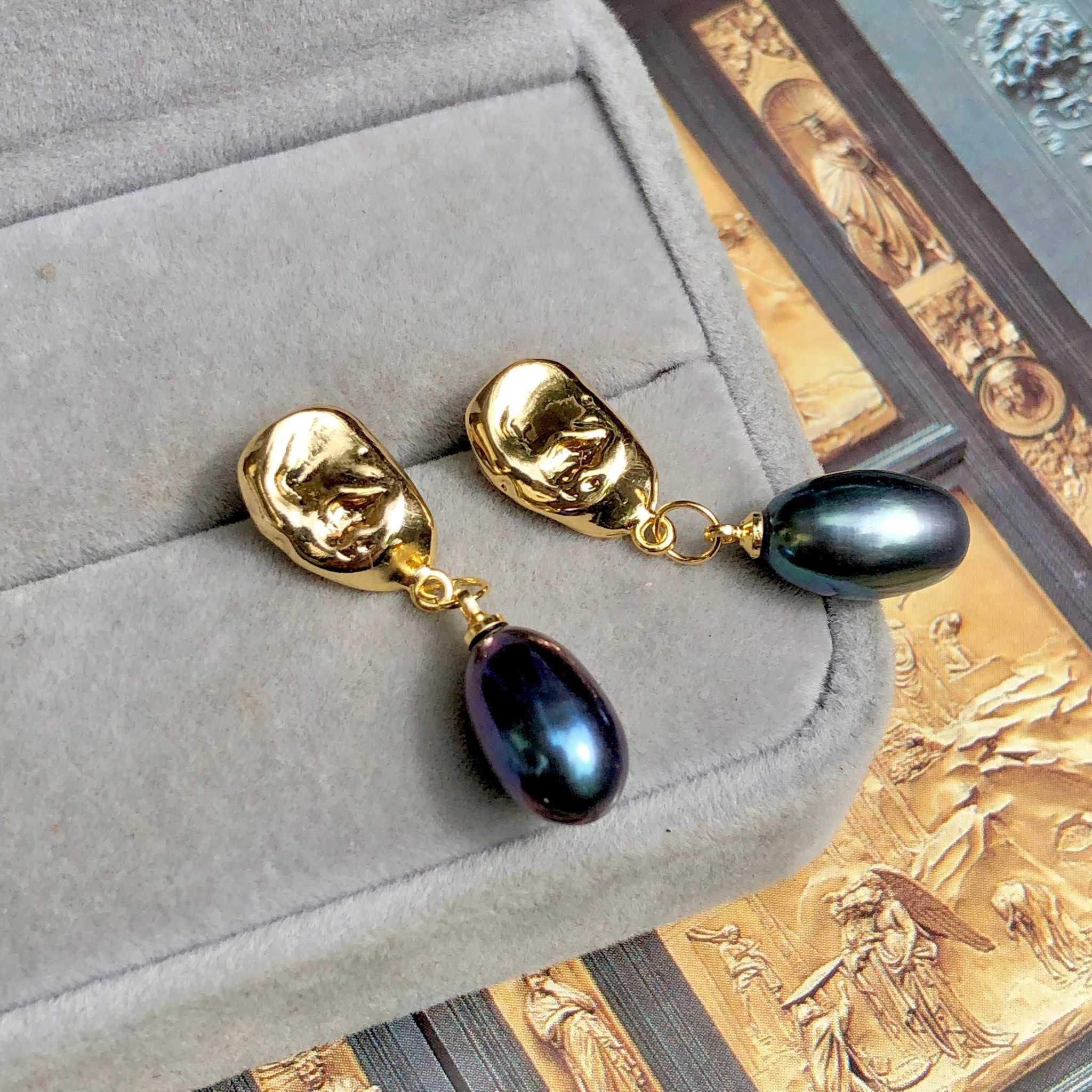 Royal Blue - Black PEARL Earring, with Special Chrome effect 💙🦪🦄 ต่างหูมุกแท้