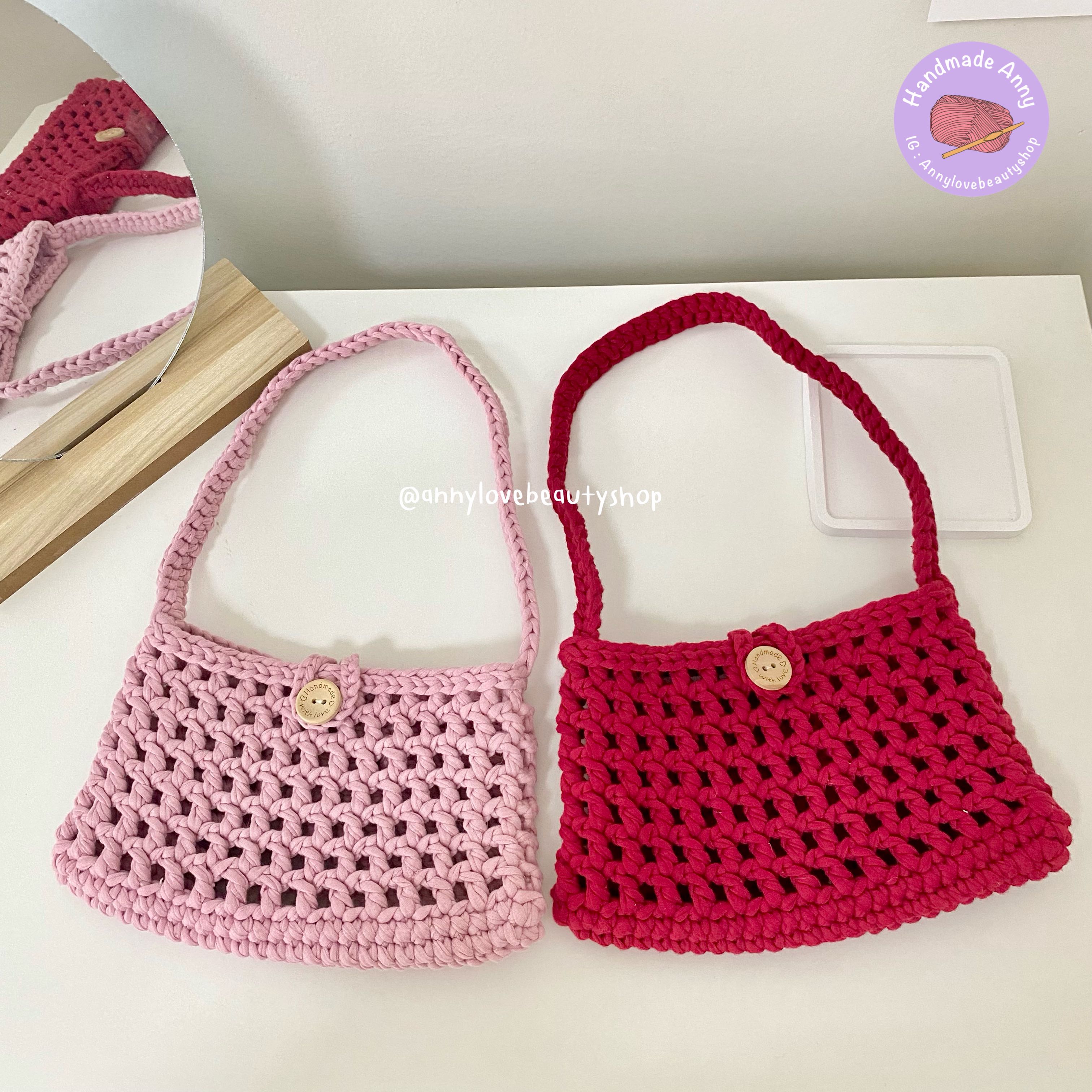 Handmade🎀 กระเป๋าสะพายถักไหมผ้ายืด แต่งโบว์ สามารถถอดออกได้ค่ะ