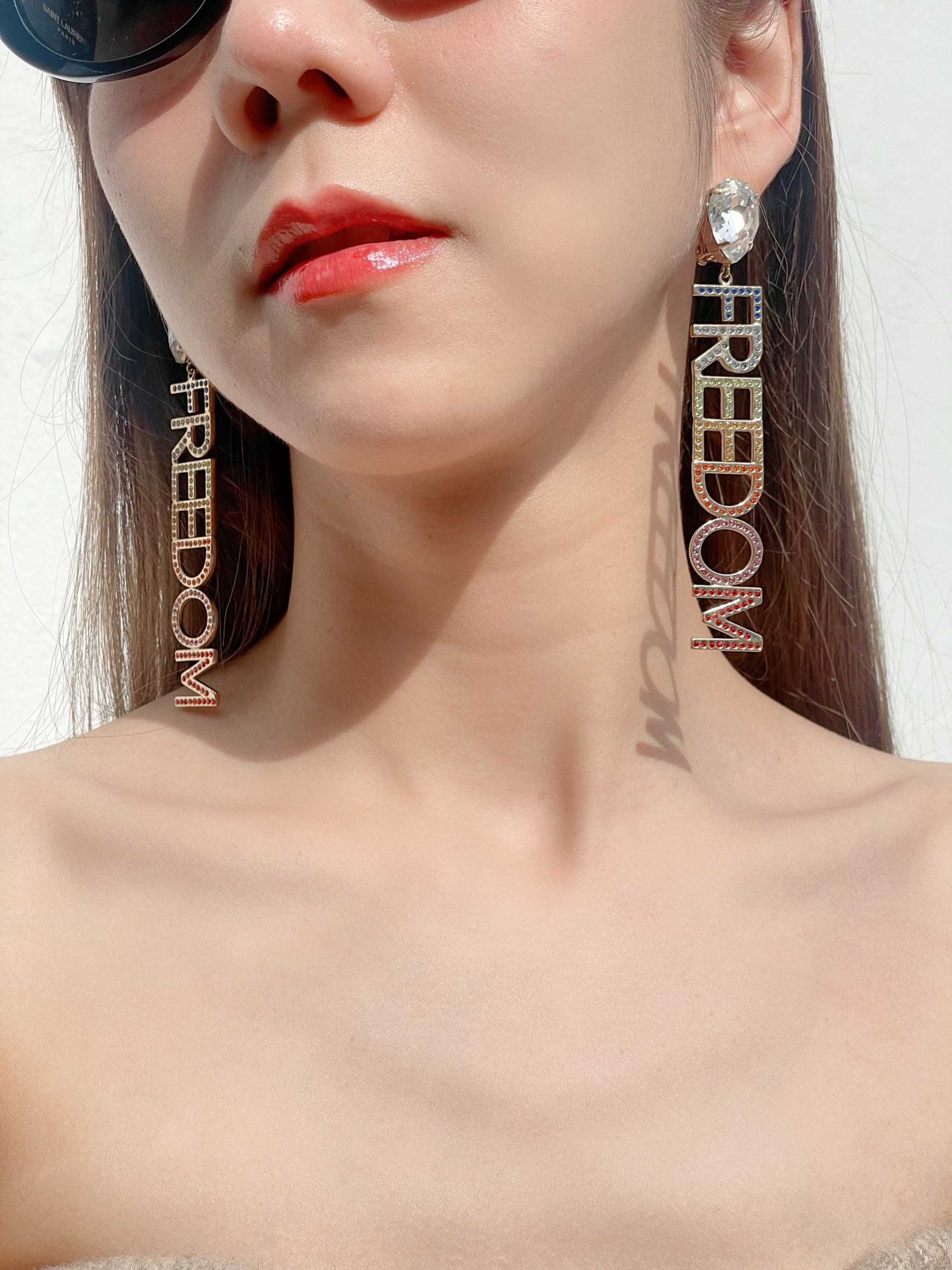 SALE Bijoux Earring
