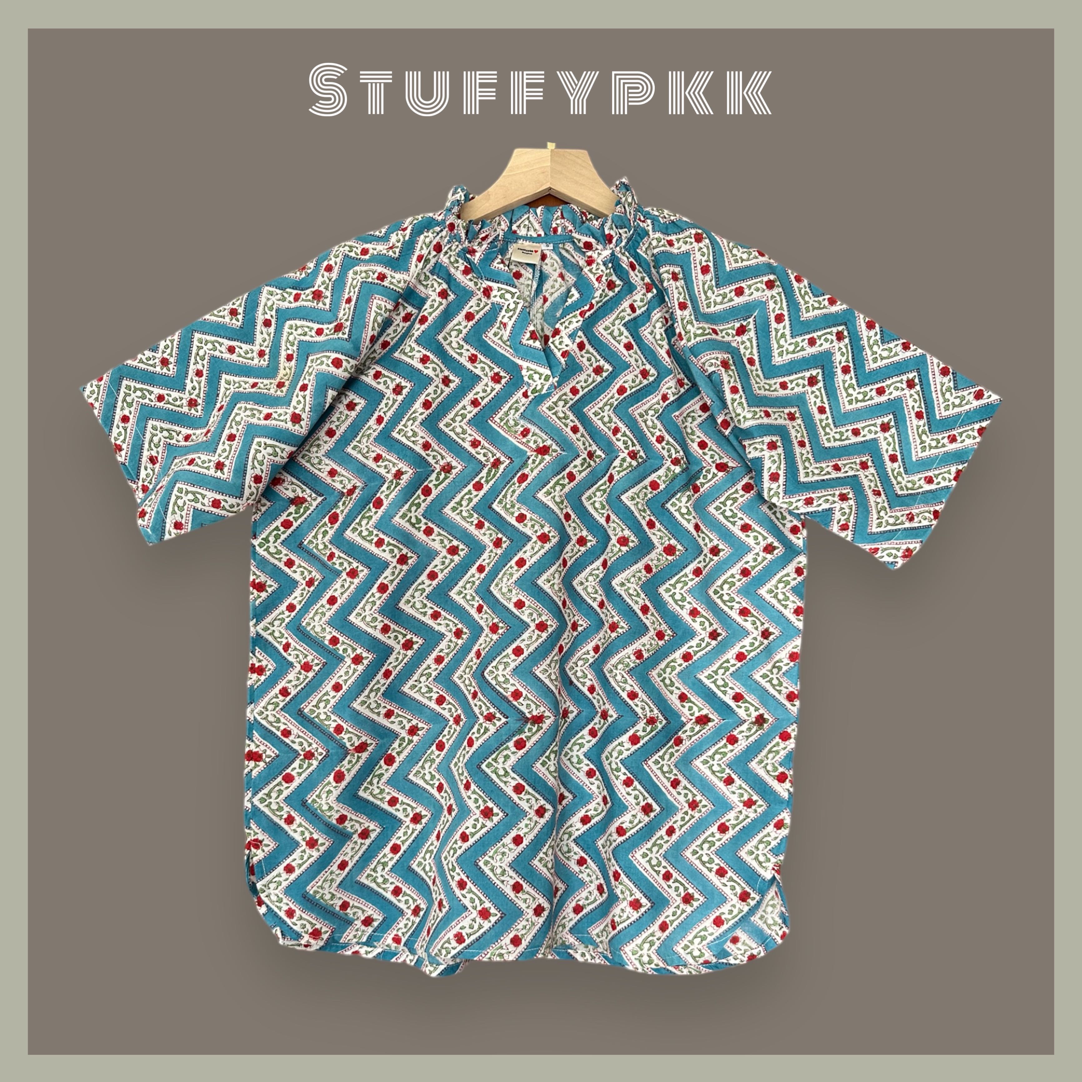เสื้อคอจีบระบายแขนสั้น สีฟ้าลายทาง💠