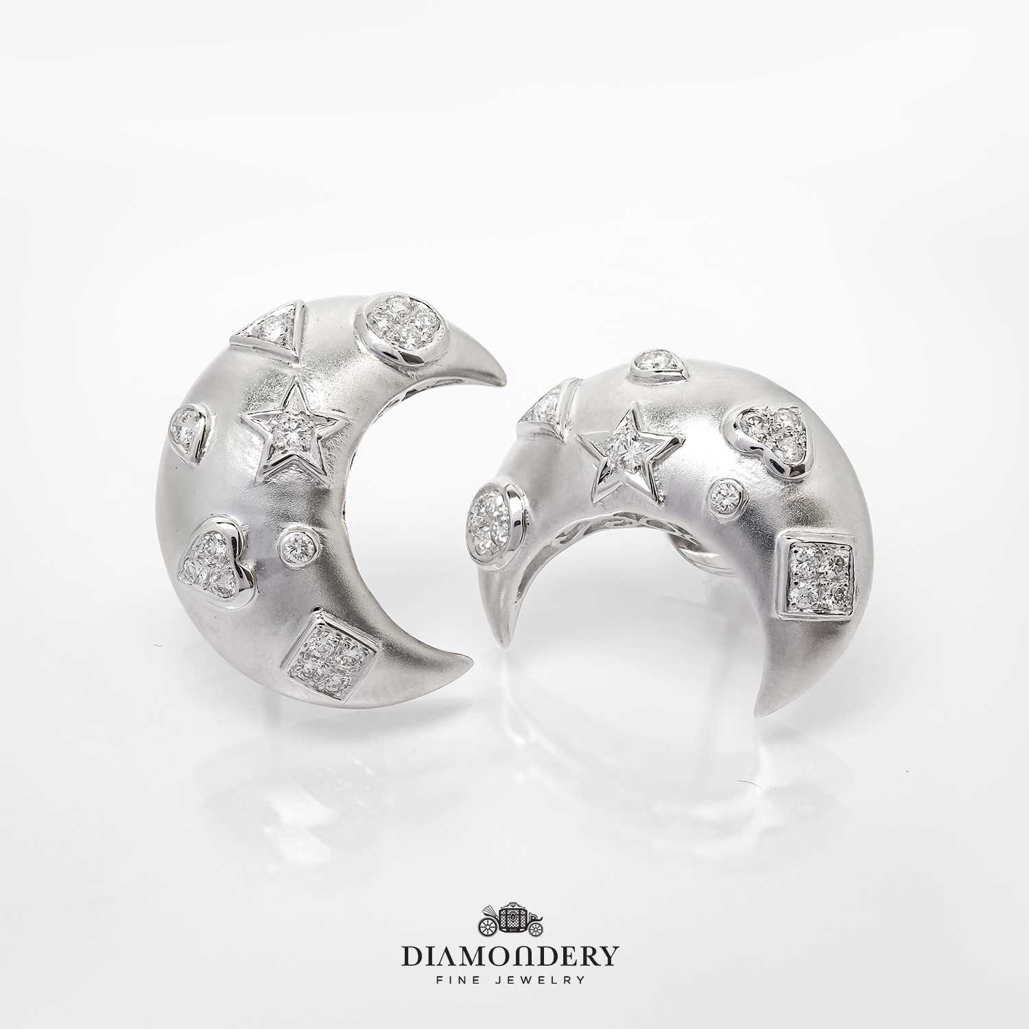 ต่างหูเพชร Crescent Moon Diamond Earrings