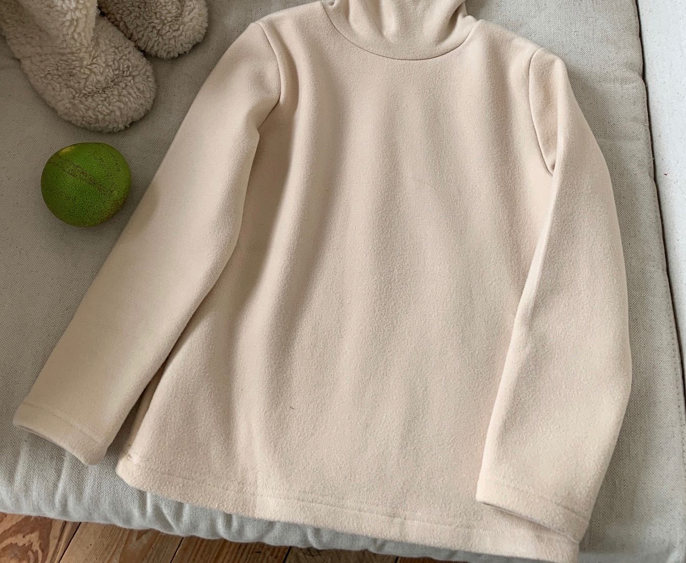  Super Warm inner top /size 130 สีครีม