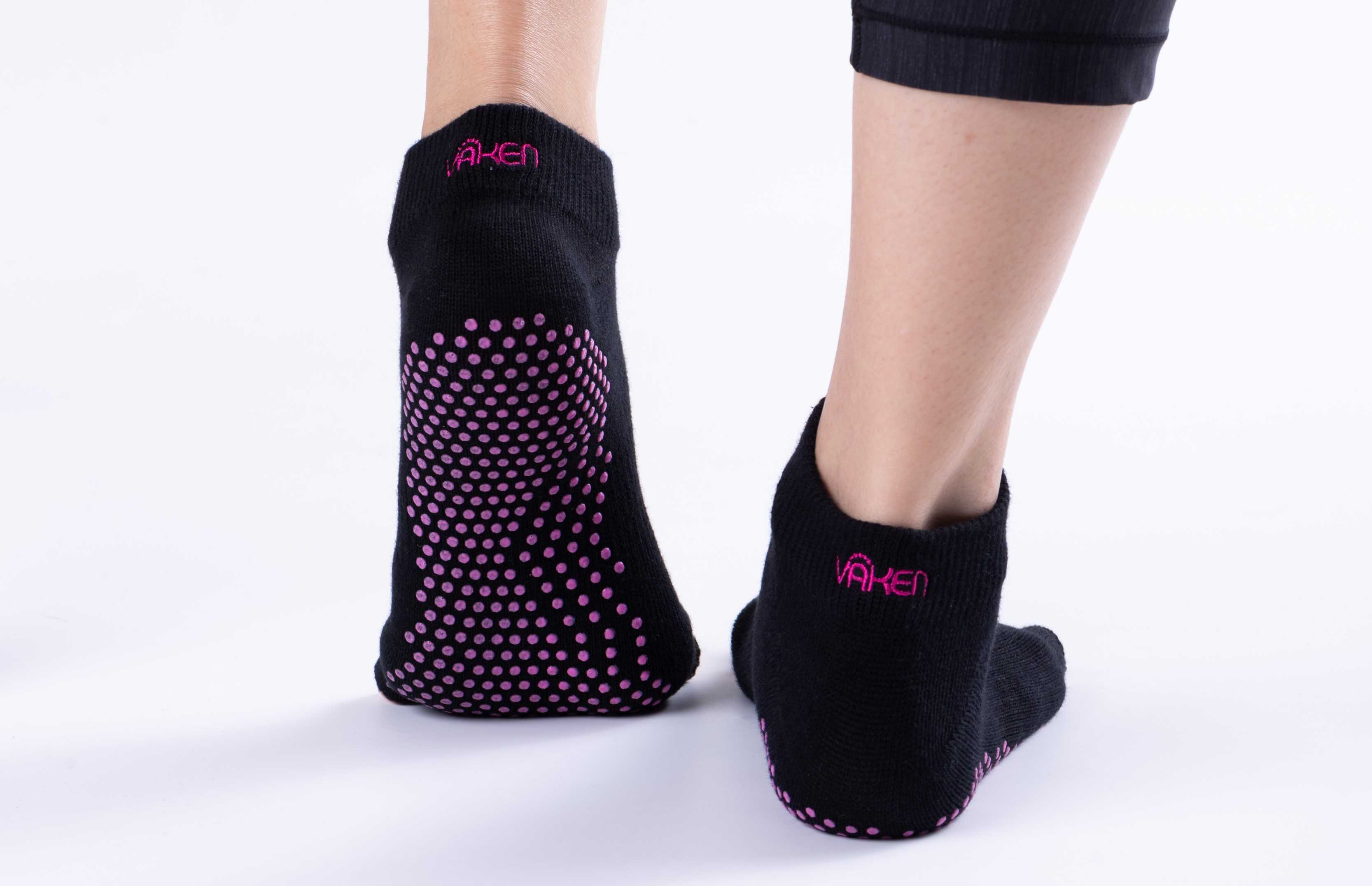 Vaken ถุงเท้าโยคะ เปิดนิ้วแบบแยกนิ้ว VAKEN รุ่น Grip Socks Black - 2 Pairs/Pack