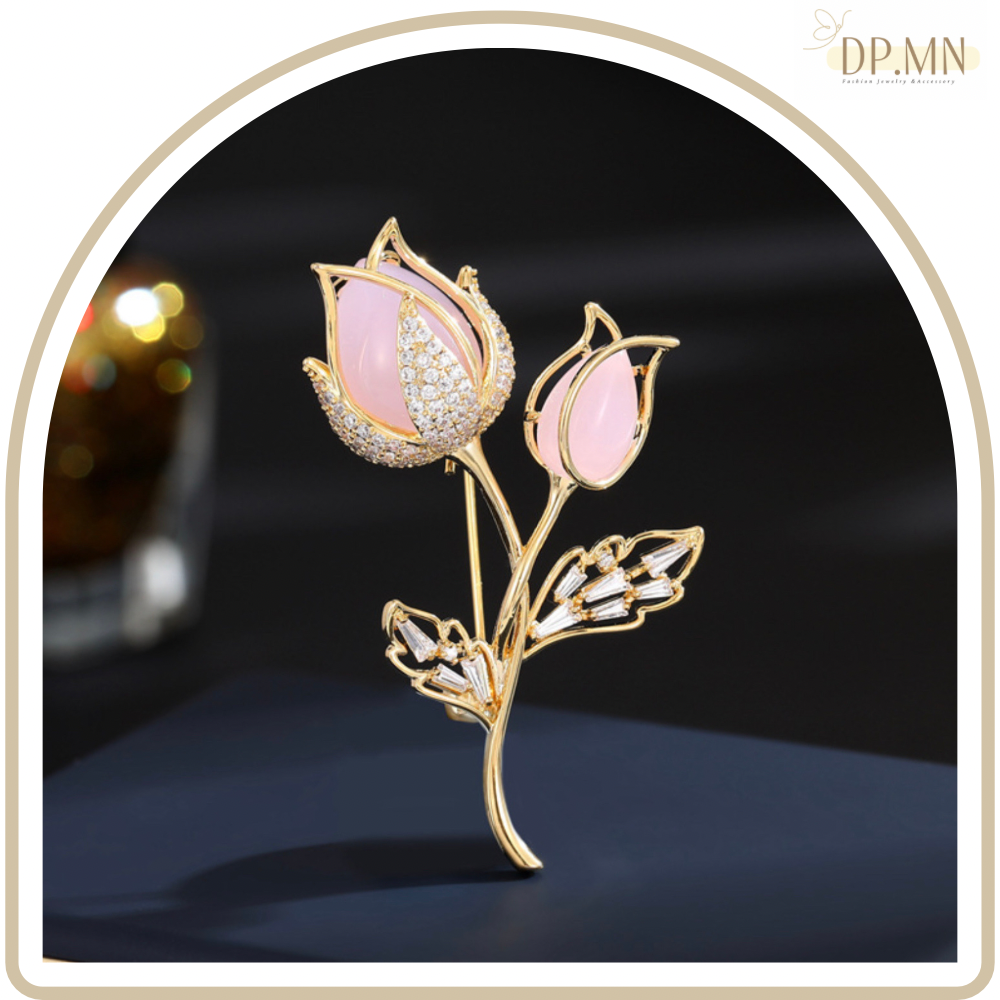 เข็มกลัด High CZ ชุบทอง 18K รูปดอกทิวลิปสีชมพูอ่อน ✿.｡.